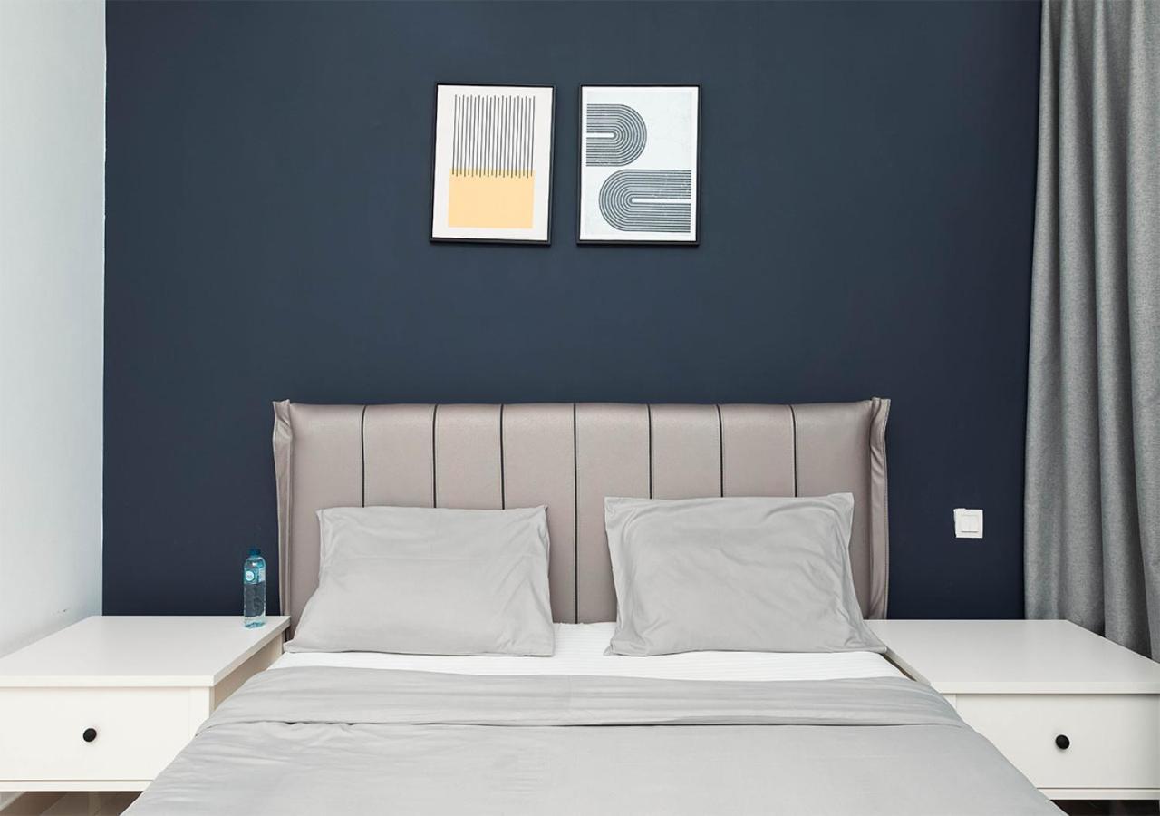 Stylish Space With Balcony Facing The Marina! Apartamento