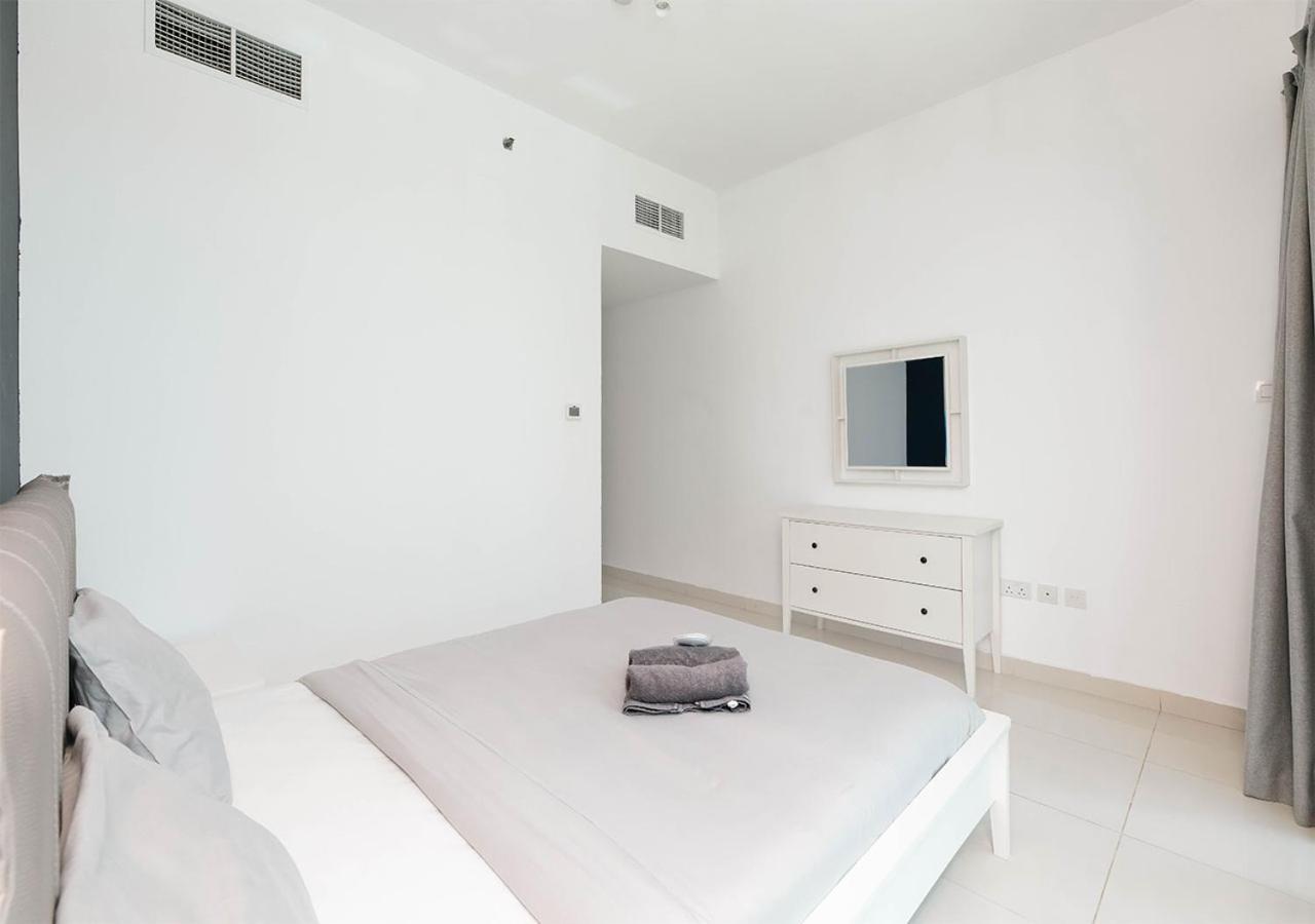 Stylish Space With Balcony Facing The Marina! Dubái