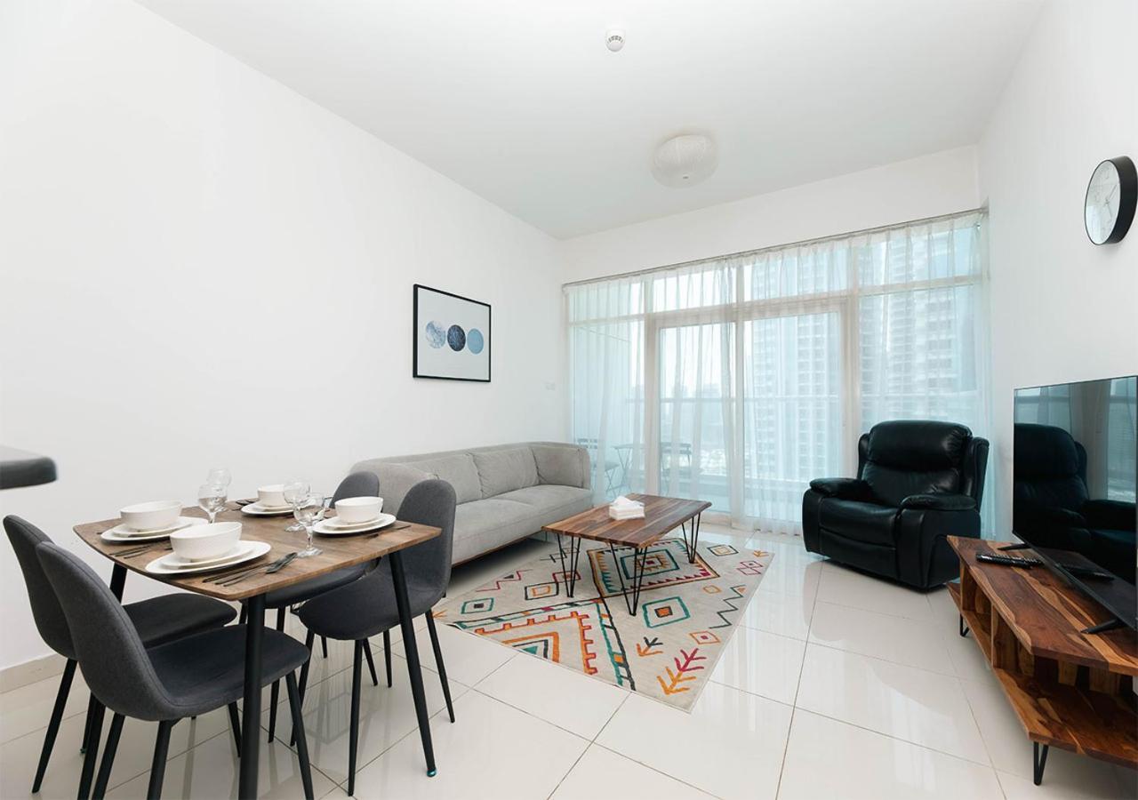 Apartamento Stylish Space With Balcony Facing The Marina!