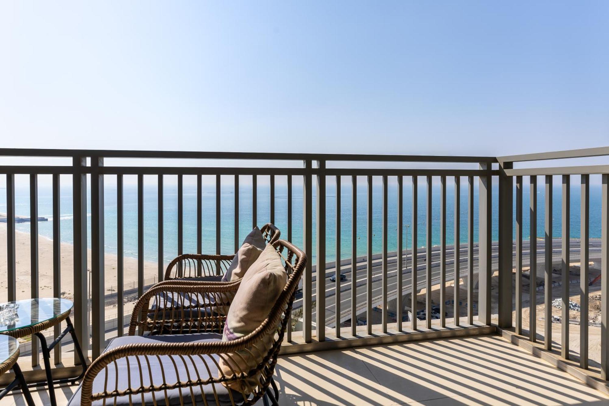 Waves - Jaw-dropping Sea View From Comfy Retreat