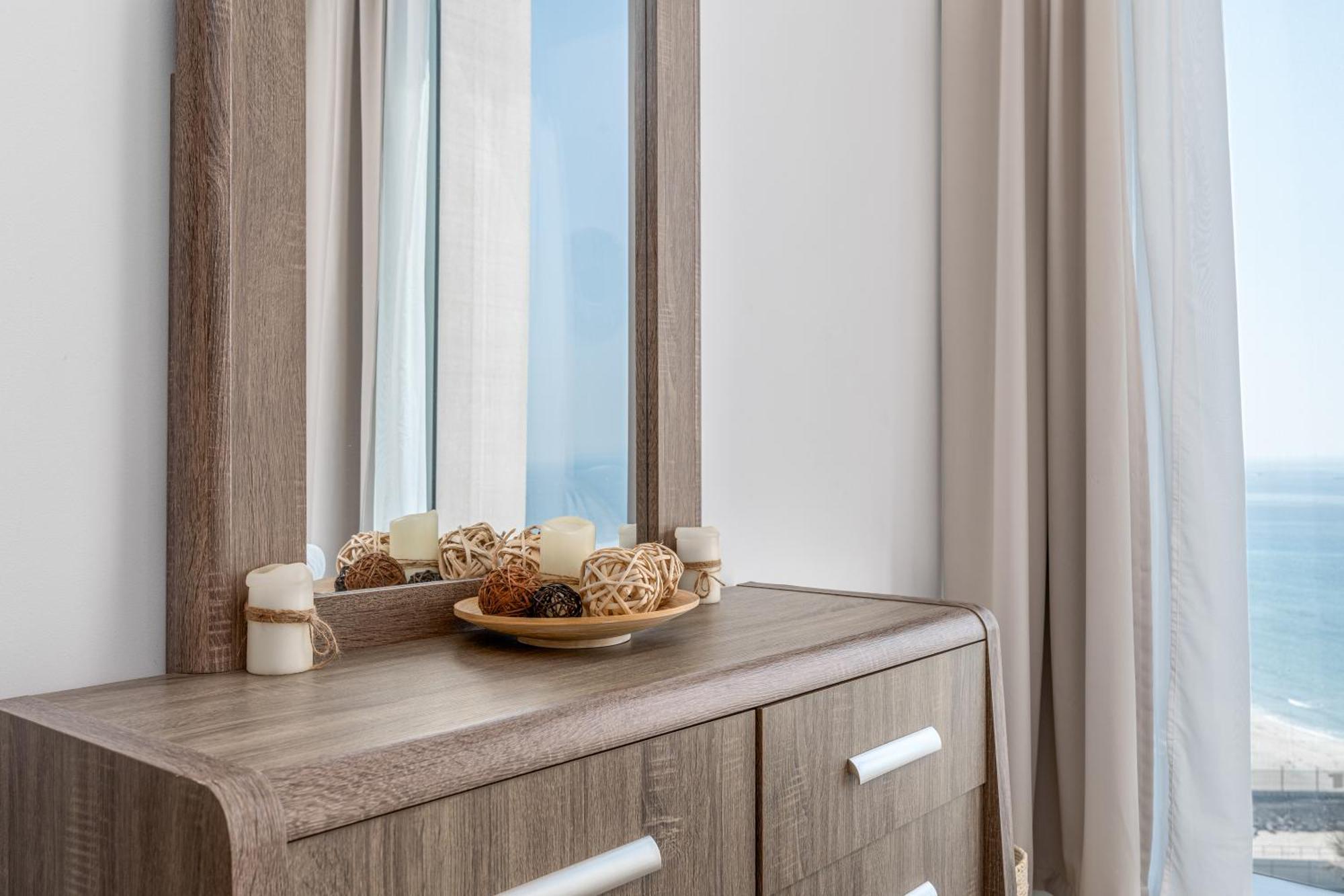 Waves - Jaw-dropping Sea View From Comfy Retreat Apartment