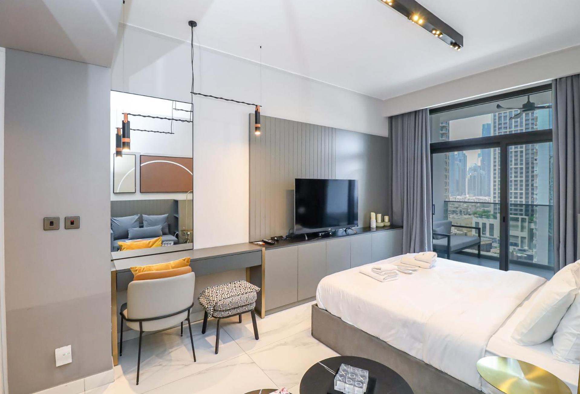 Chic With Balcony 5 Mins Walk To Mall Appartamento *