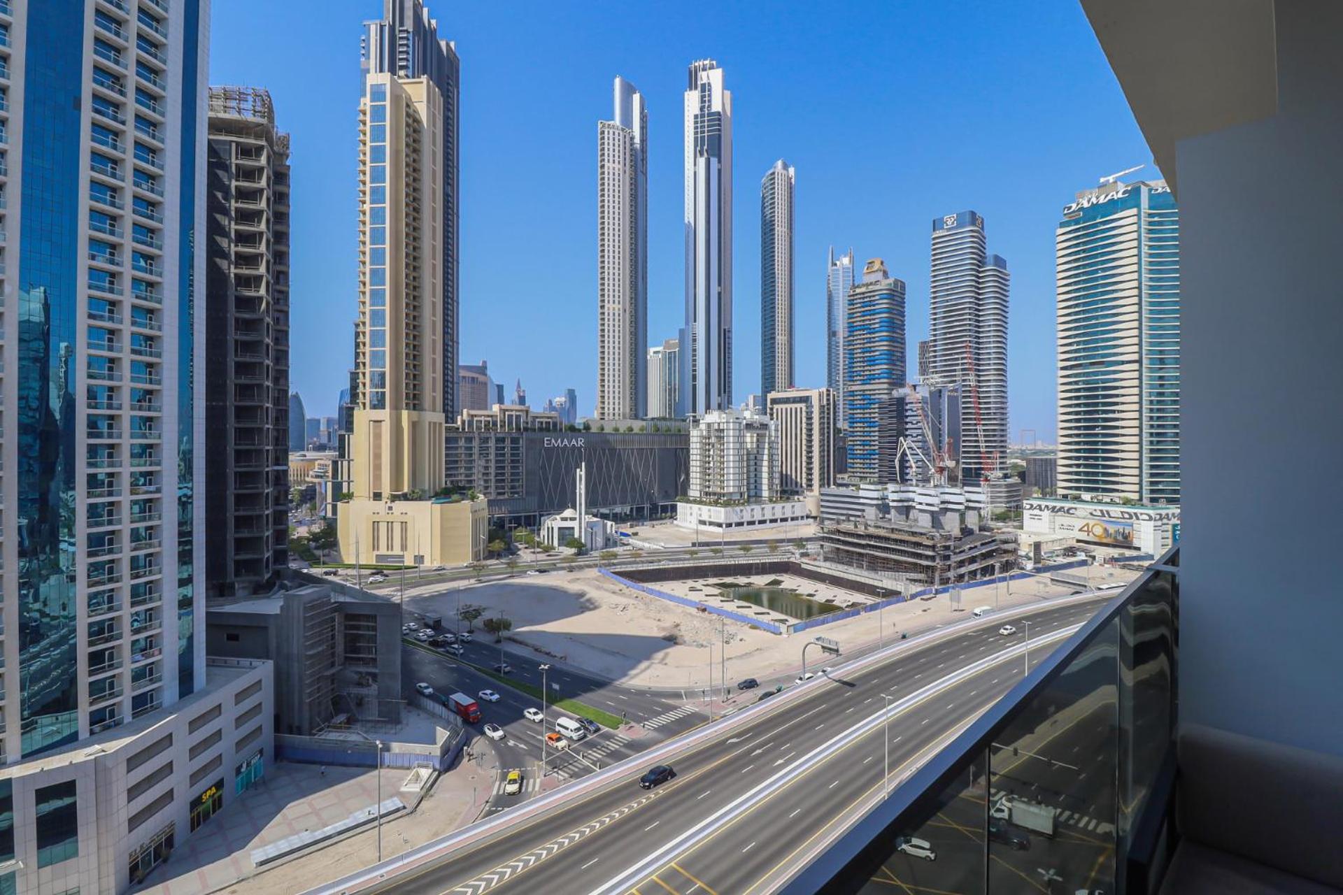 Appartamento Chic With Balcony 5 Mins Walk To Mall Dubai