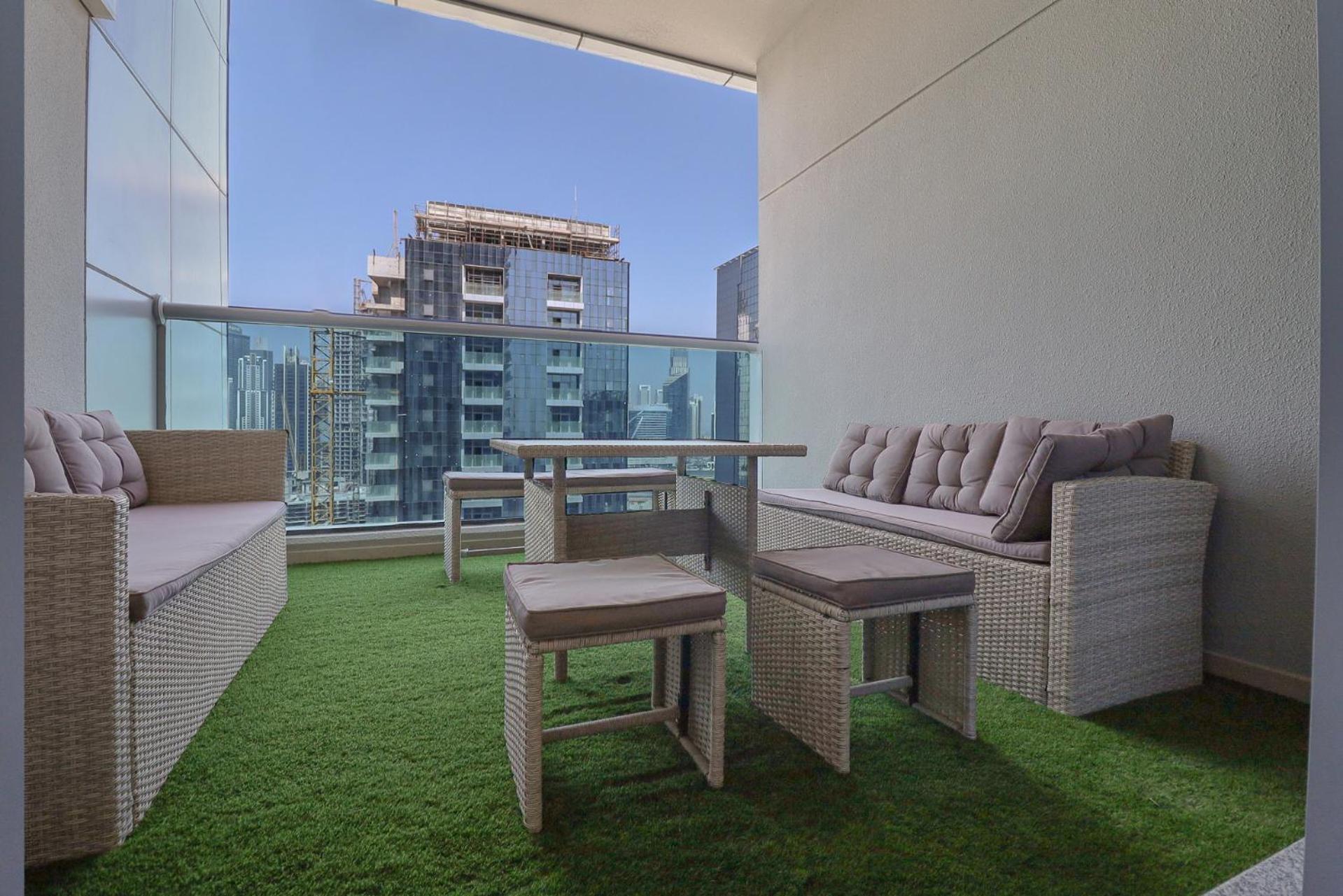 Serene Escape I Canal View I Fast Wi-fi Appartamento Dubai