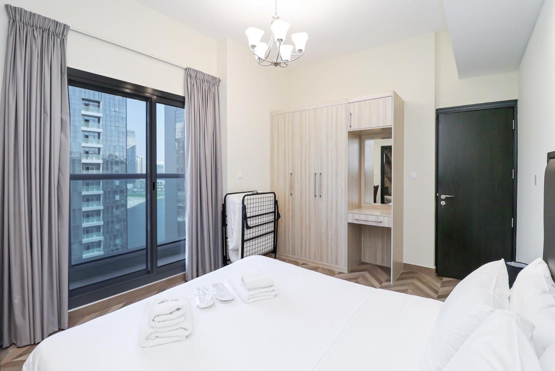 Serene Escape I Canal View I Fast Wi-fi Appartamento Dubai