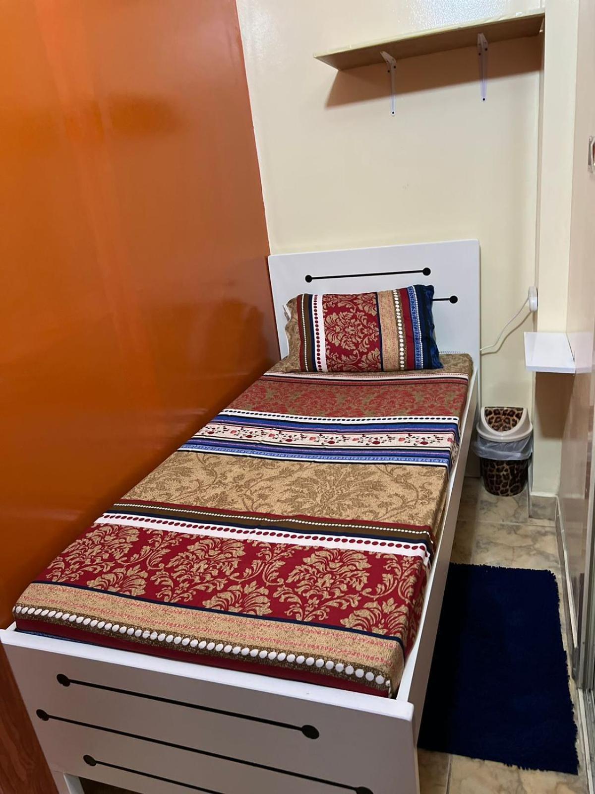 Moon Backpackers , Al Rigga , Partition For Couples And For Singles Apartamento Dubái