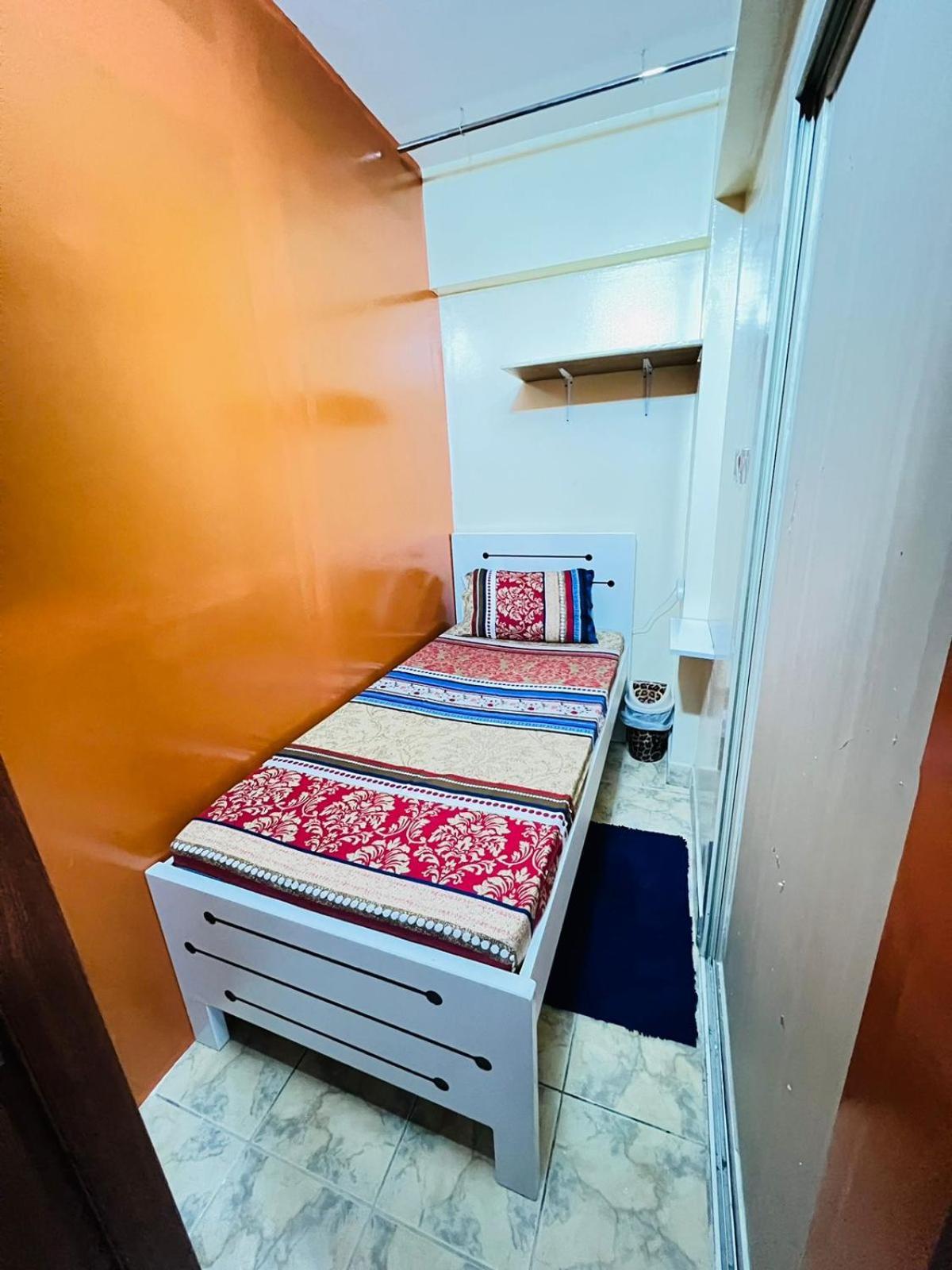 Moon Backpackers , Al Rigga , Partition For Couples And For Singles Dubái