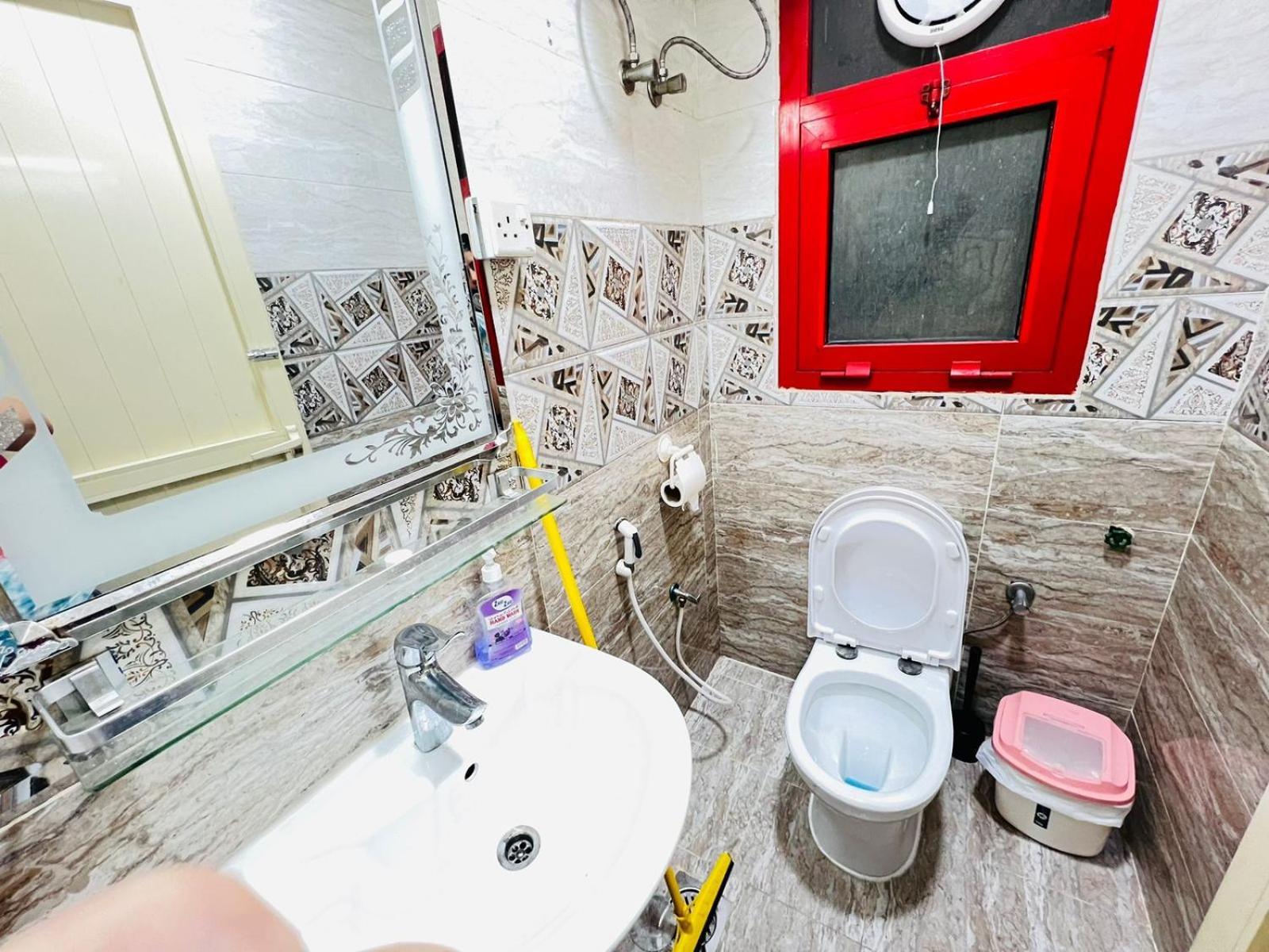 Moon Backpackers , Al Rigga , Partition For Couples And For Singles Dubái