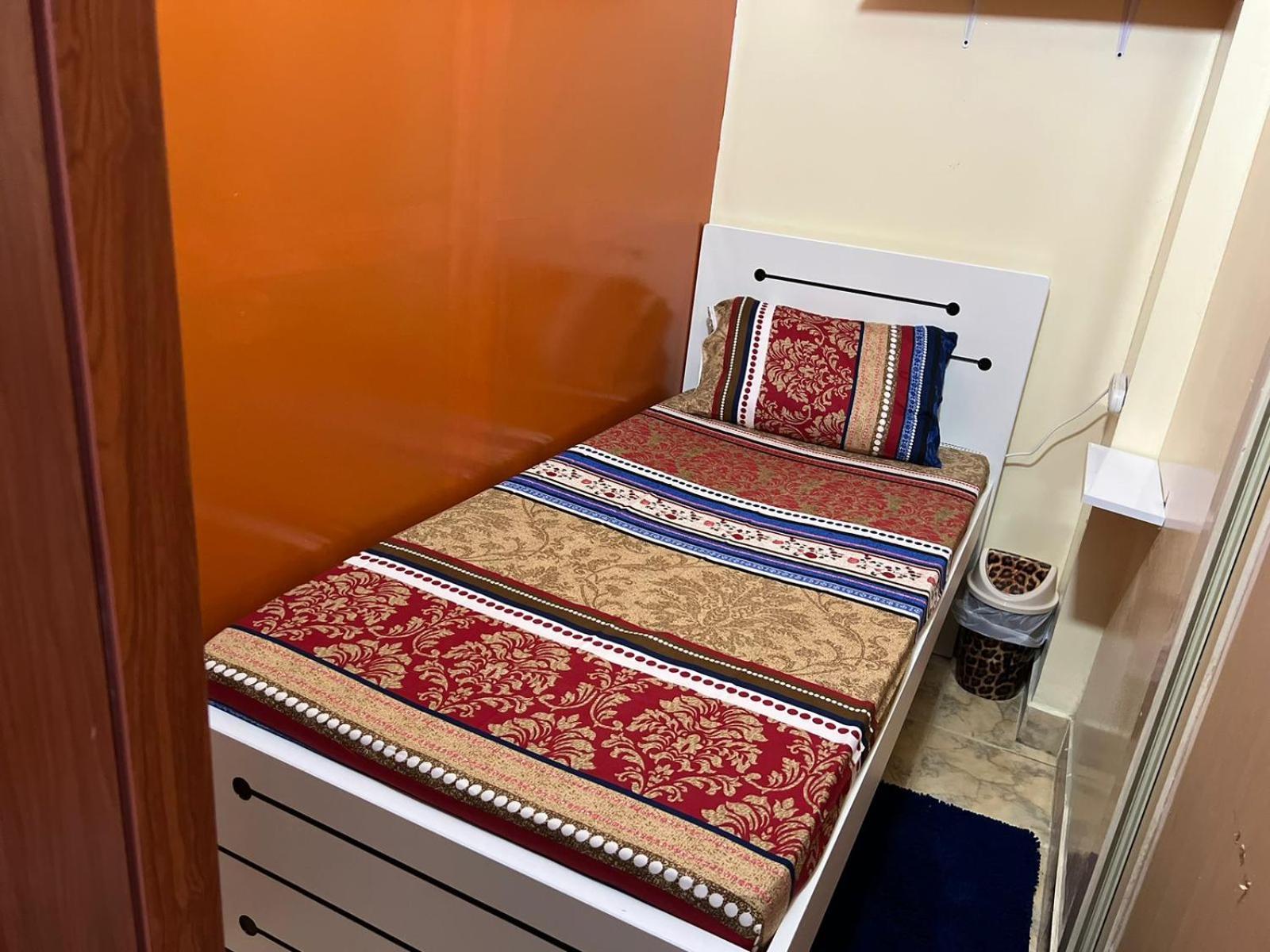 Moon Backpackers , Al Rigga , Partition For Couples And For Singles Apartamento *