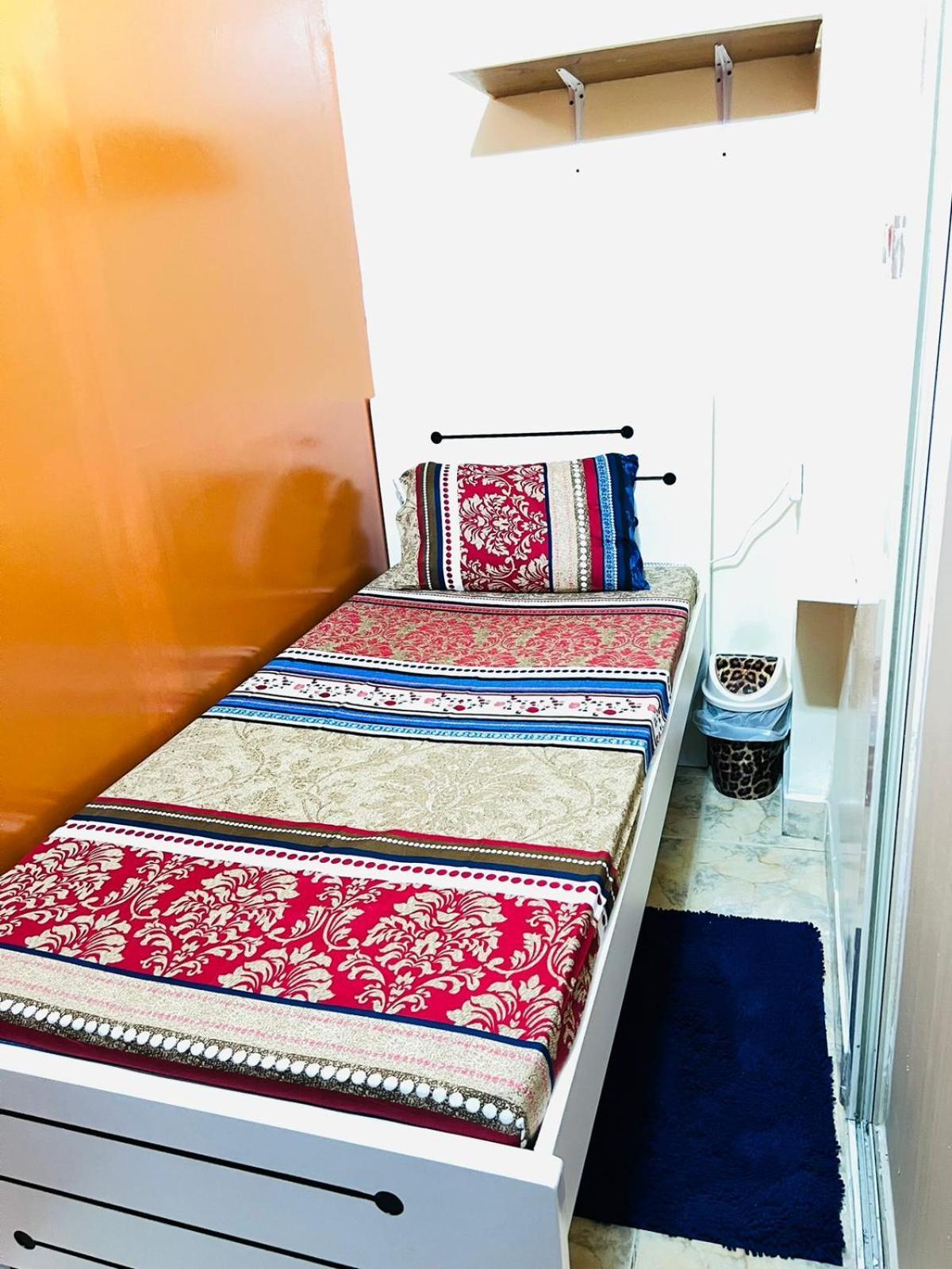 Moon Backpackers , Al Rigga , Partition For Couples And For Singles Apartemen *