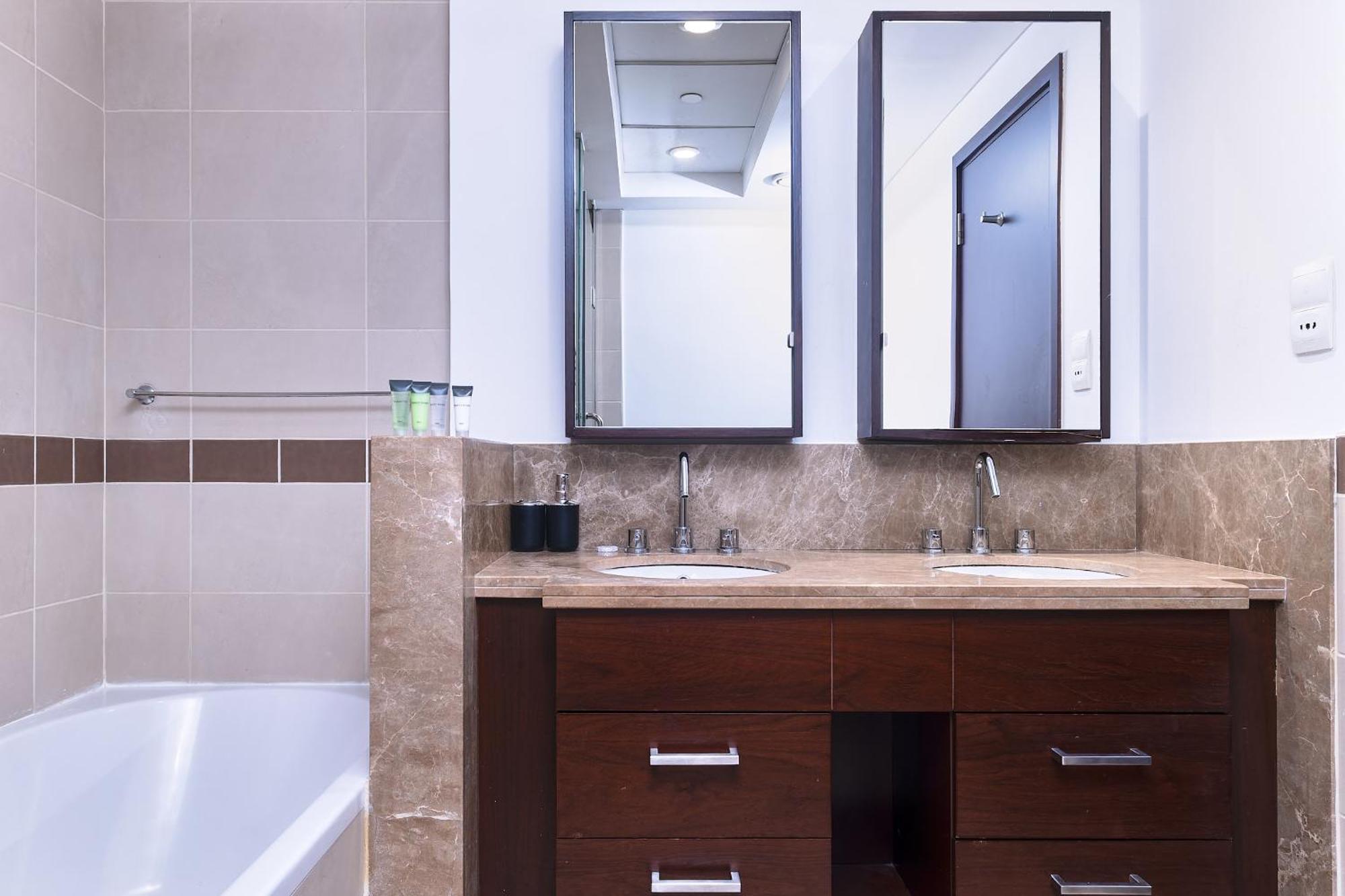 Apartment Bellavista - Striking - 1br With Extra Twin - 29 Boulevard - Partial Fountain View