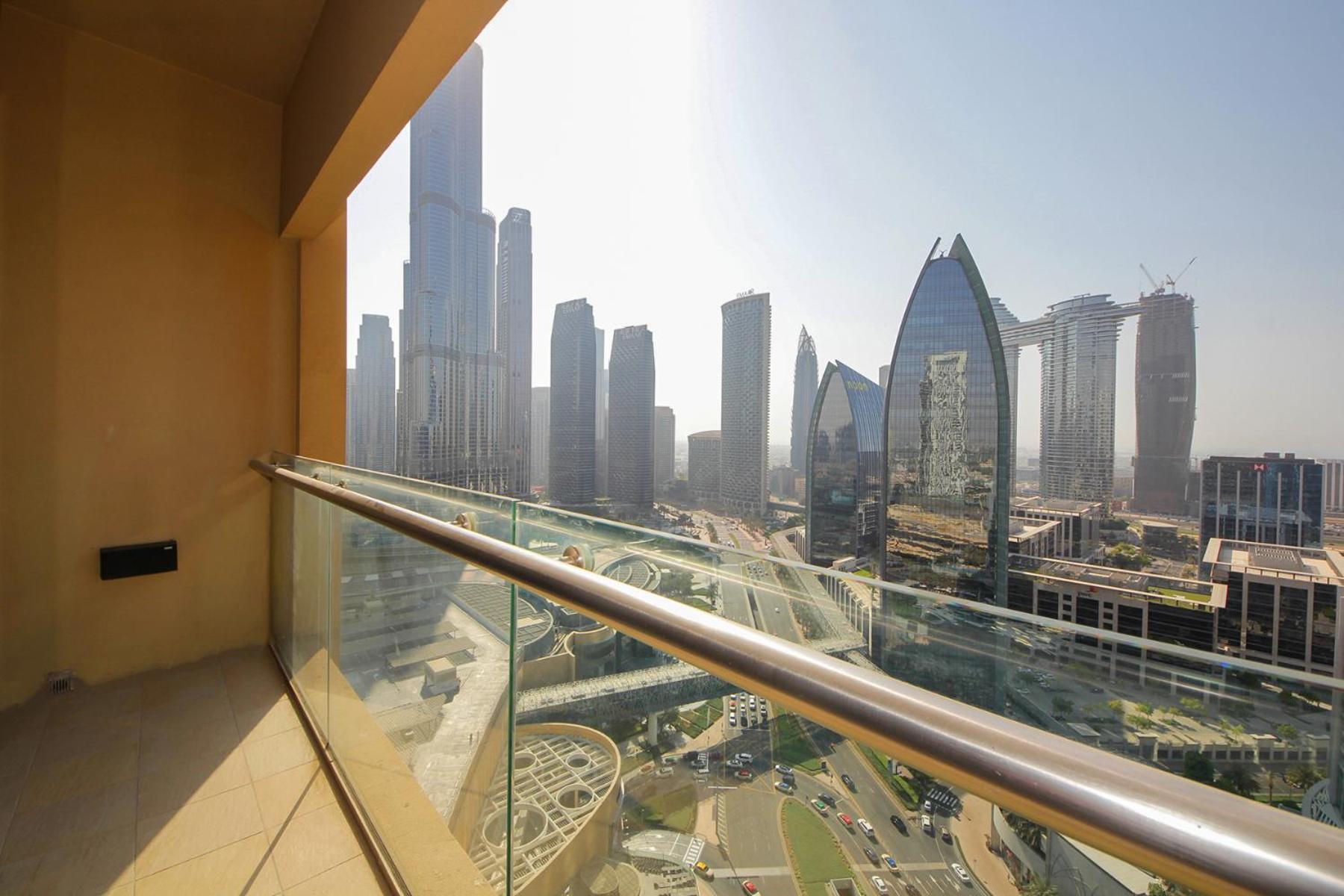 Partial Burjkhalifa Studio, Interconnecting To Mall *