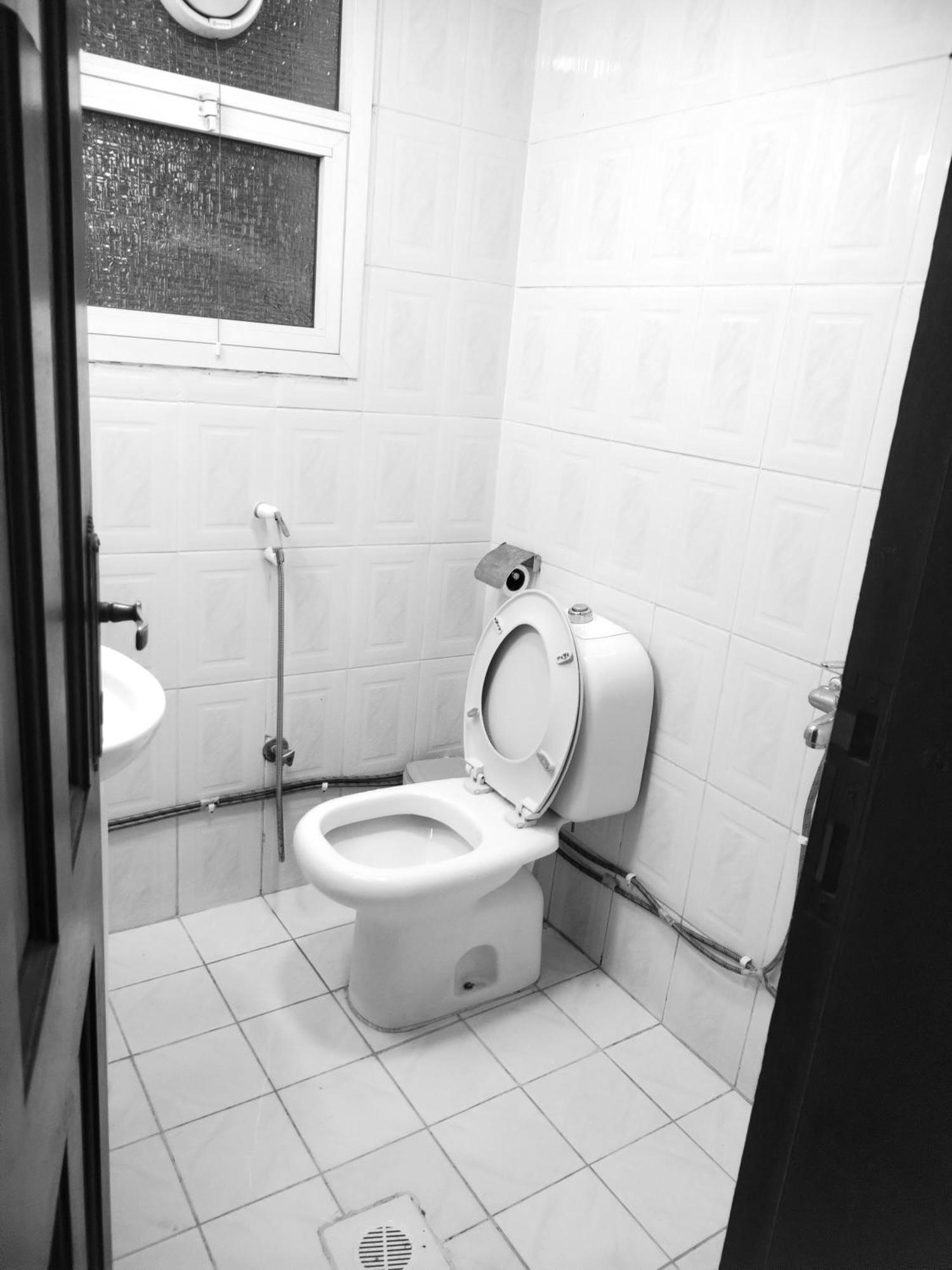 Sharaf Dg Metro Partition Private Very Very Small - Flat 39-01# Appartement *