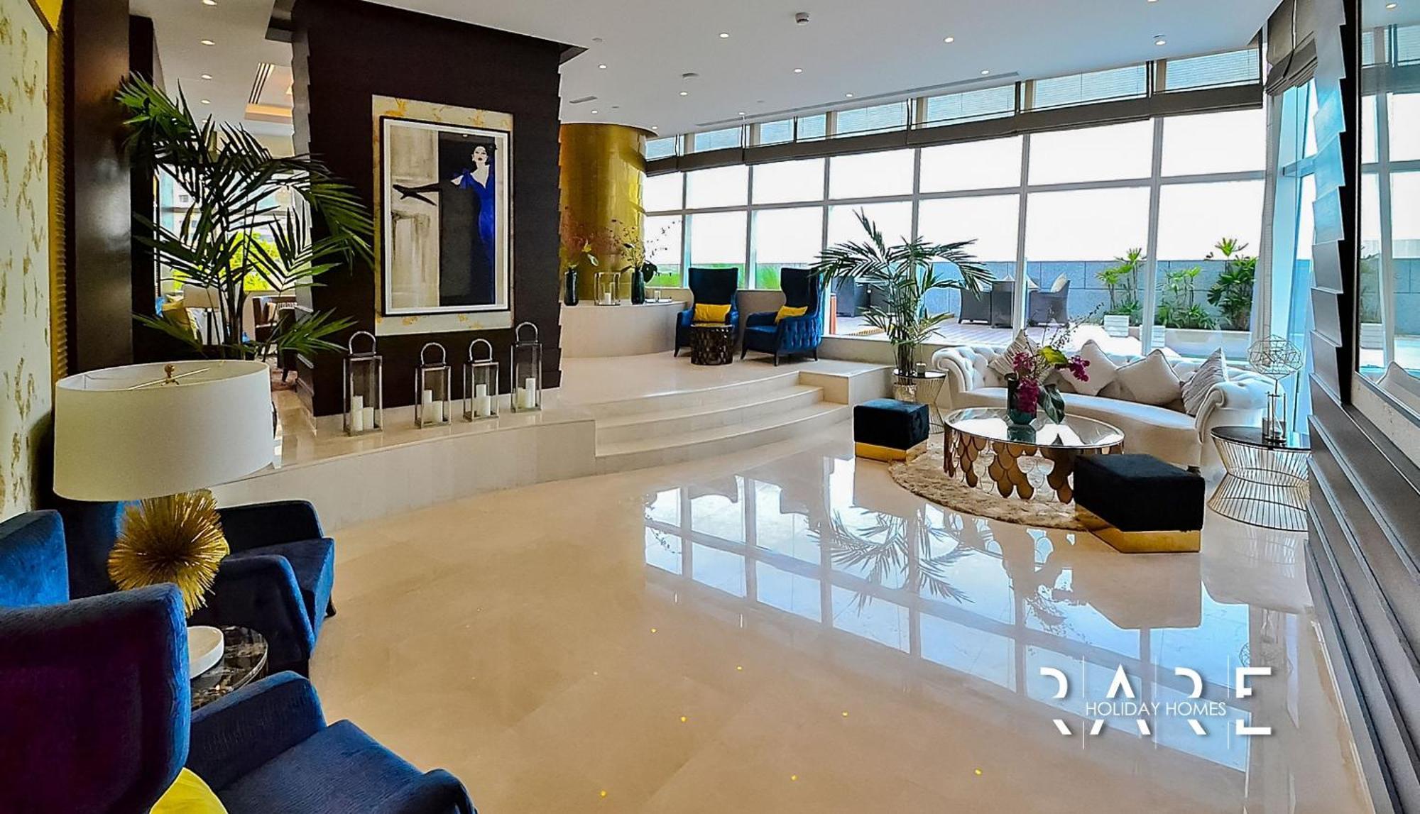 Apartment Rare Holiday Homes: Palm View Fendi In Damac Heights *