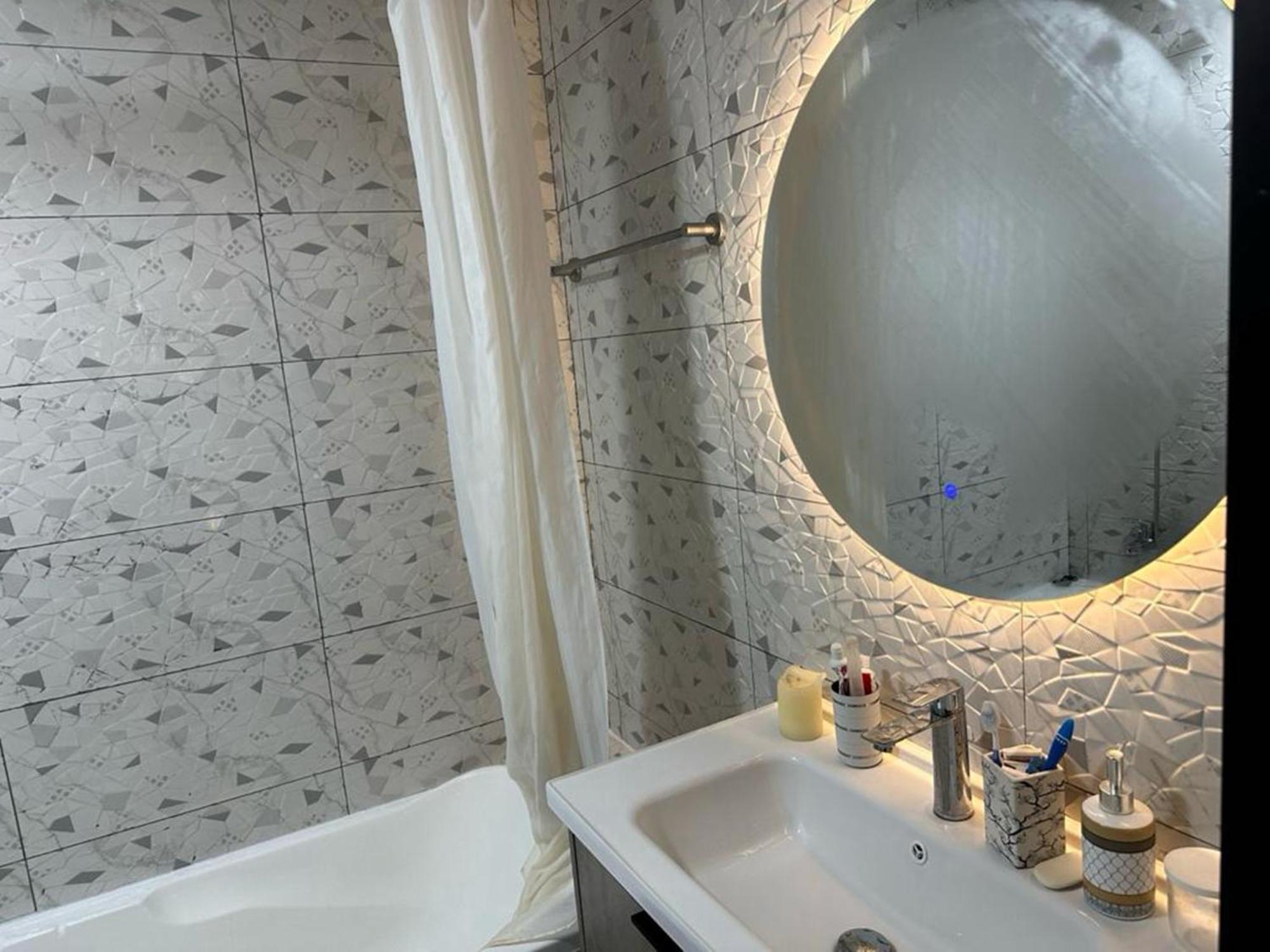 My-places 1 Bed Escan Towers 15 Appartement *