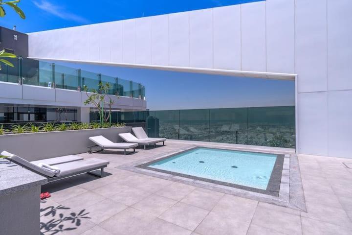 Vogue Al Wasl 1 West 13th Floor With Large Balcony For View Of Sheikh Zaid Road And One Za'abeel Tower And Burj Khalifa, Walkable To Metro With Easy Access To Sheikh Zayed Road & World Trade Centre Apartamento *