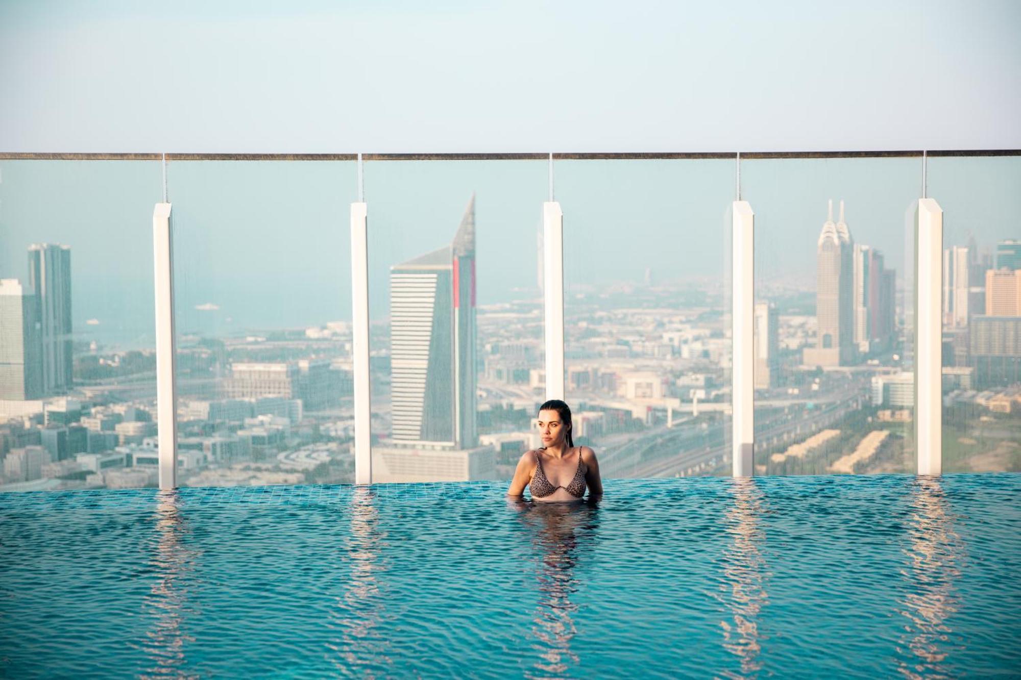 Taj Jumeirah Lakes Towers 5*