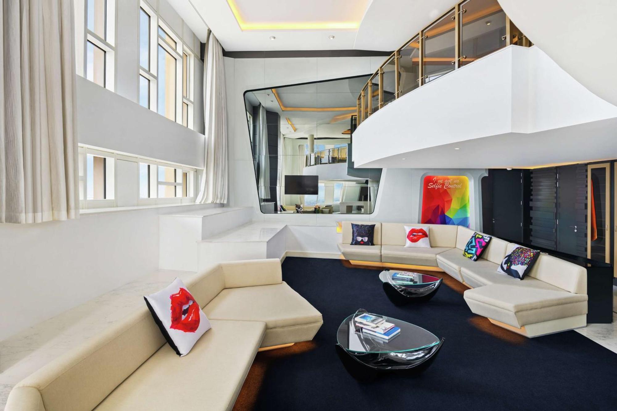 Hotel V Dubai, Curio Collection By Hilton Dubái