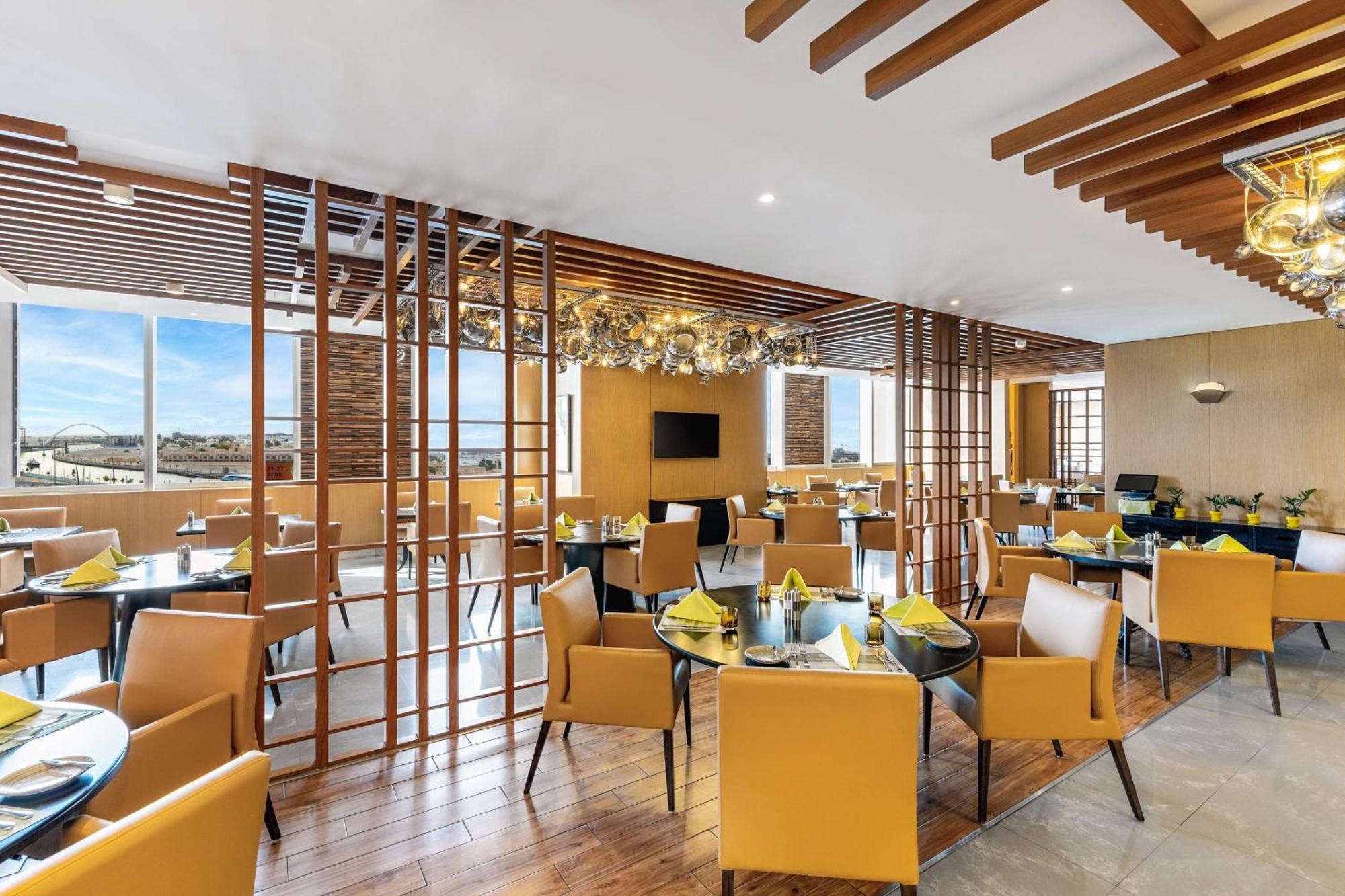 V Dubai, Curio Collection By Hilton Hotel Dubái