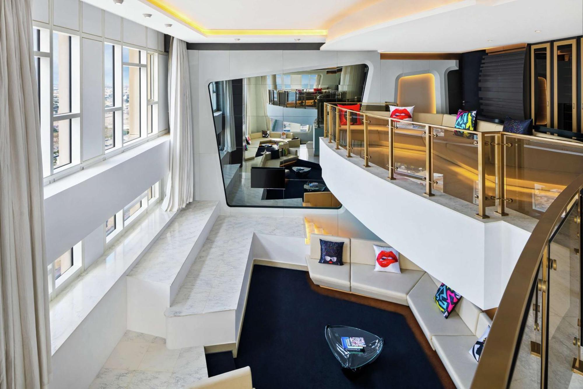 V Dubai, Curio Collection By Hilton Dubái