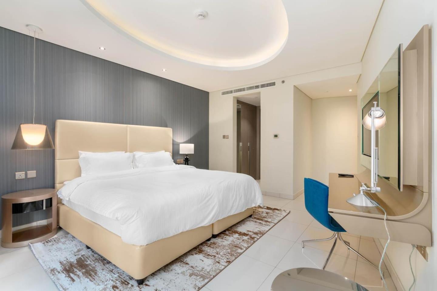 White Sage - Glamorous & Spacious 2br At Damac Paramount Towers * Dubai