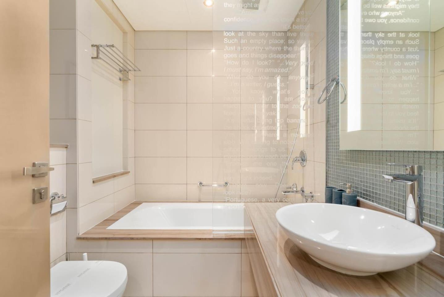 White Sage - Glamorous & Spacious 2br At Damac Paramount Towers Apartment Dubai