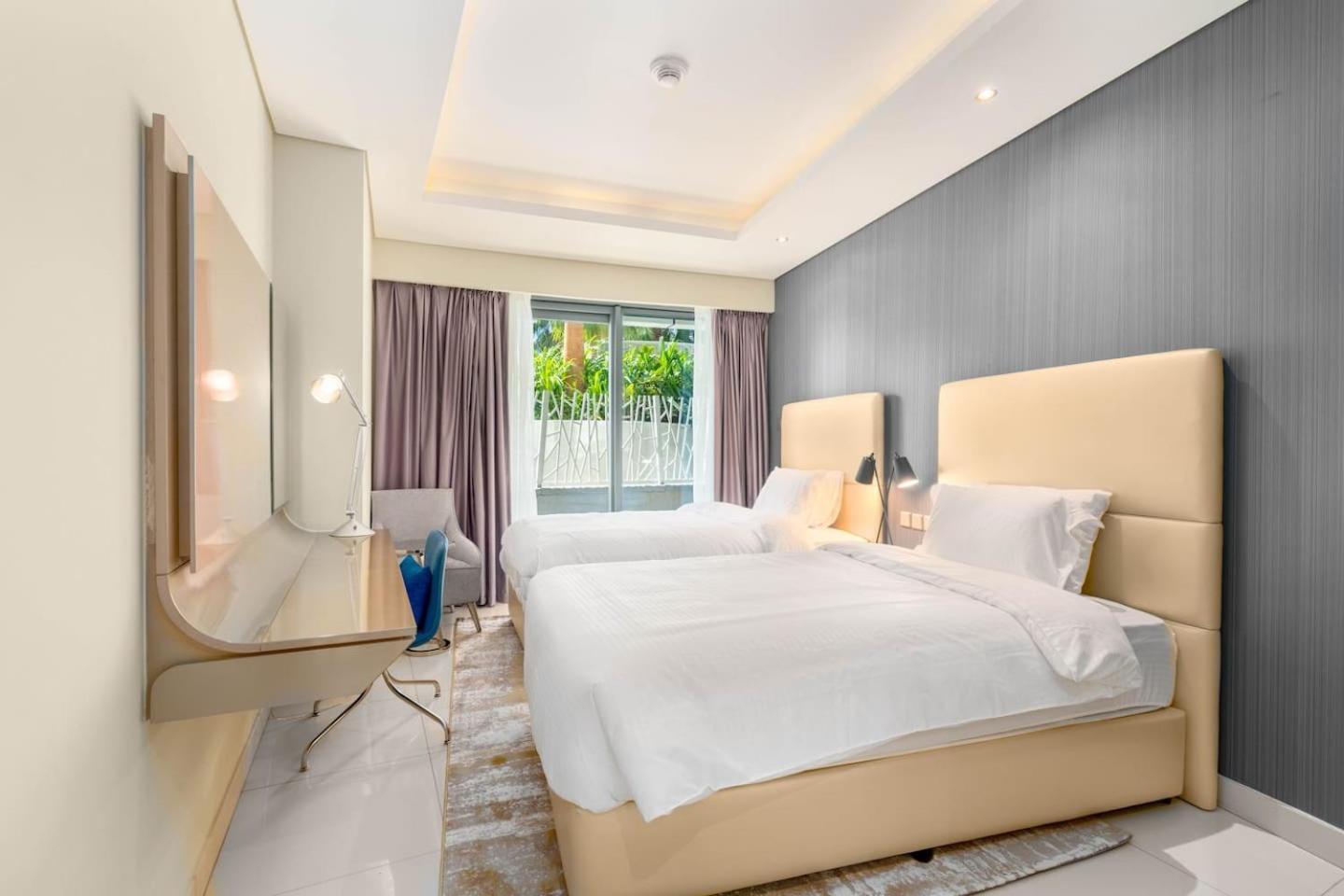 White Sage - Glamorous & Spacious 2br At Damac Paramount Towers * Dubai
