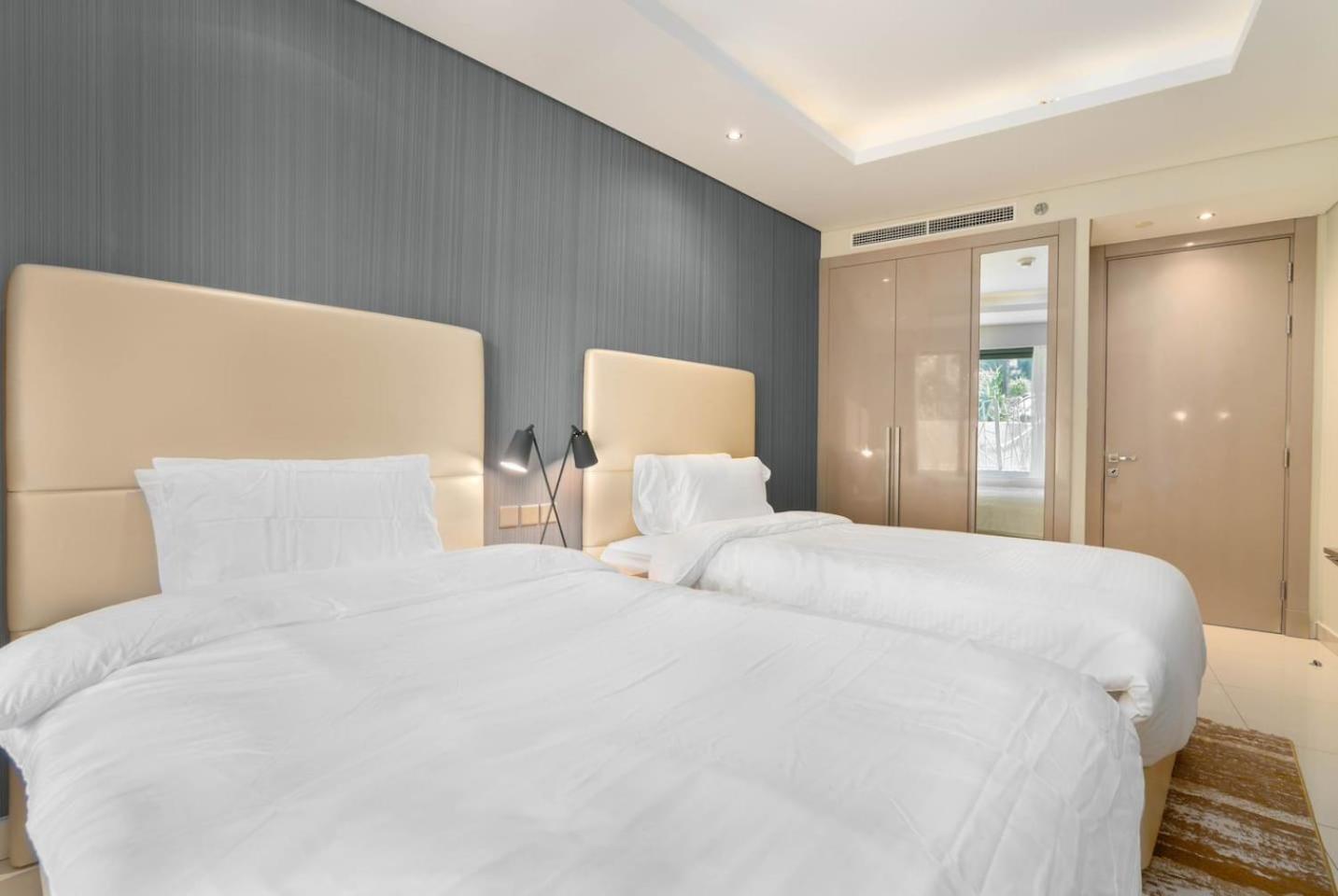 White Sage - Glamorous & Spacious 2br At Damac Paramount Towers *