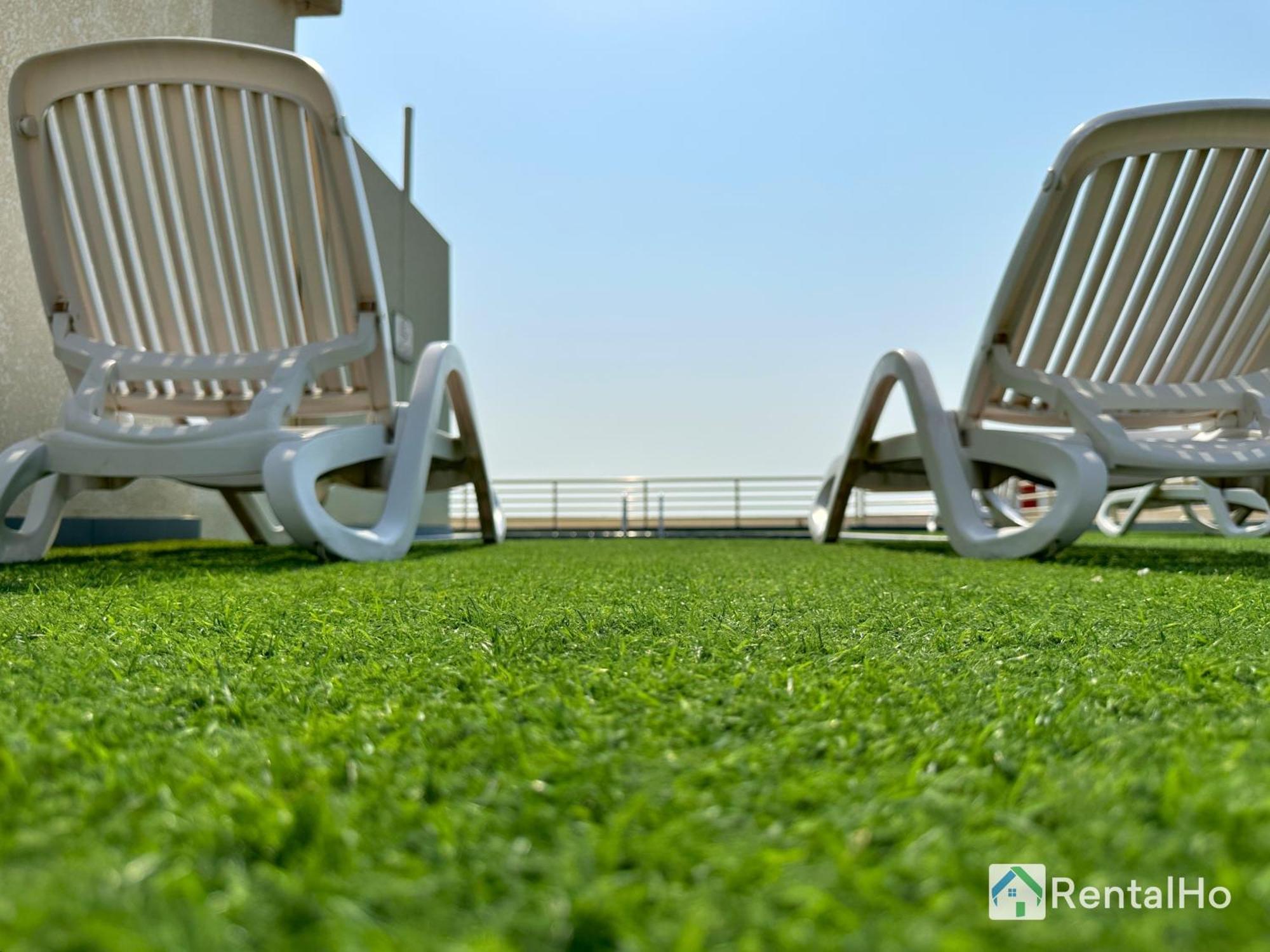 Quiet With Balcony And Roof Pool In Marina Apartment *