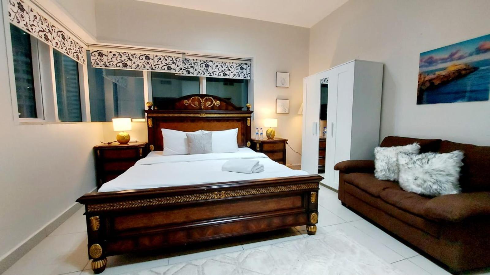 Appartamento Entire Private Self Catered Marina Dubai