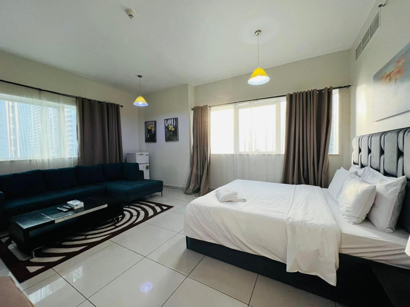 Entire Private Self Catered Marina Appartamento Dubai