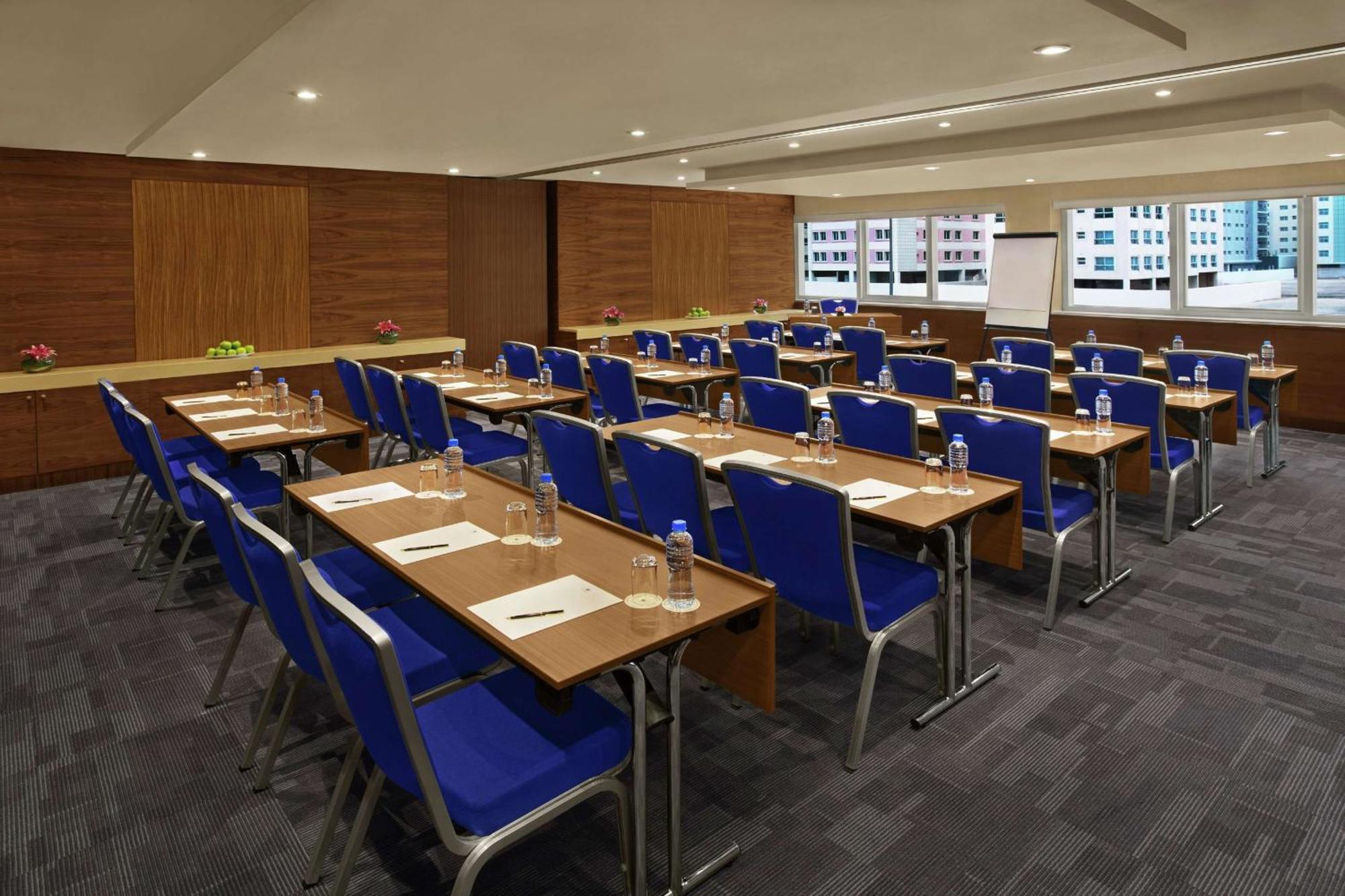 Aparthotel Doubletree By Hilton And Residences - Al Barsha 4*