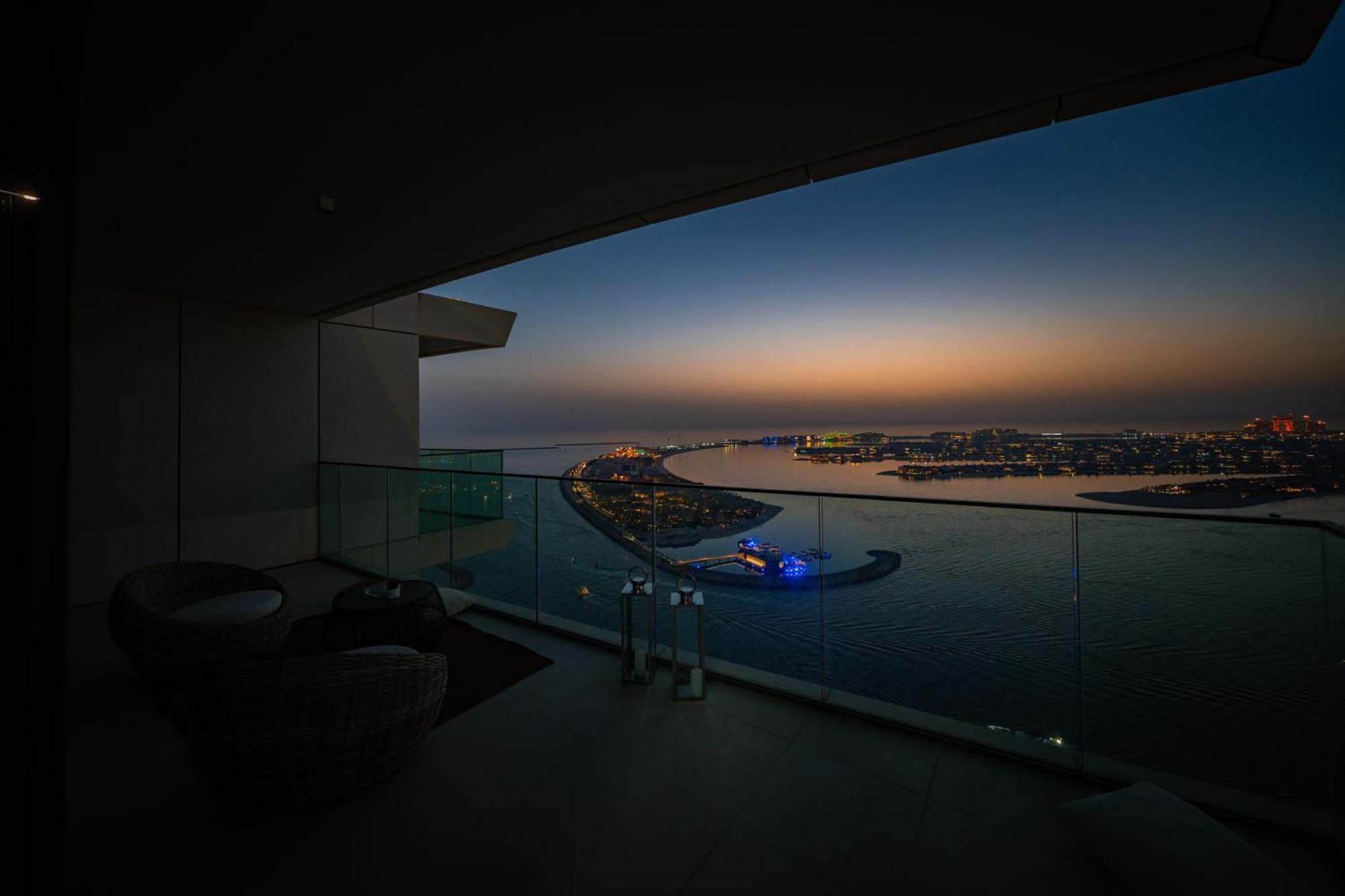 Apartemen Elegant 3br With Private Beach Access