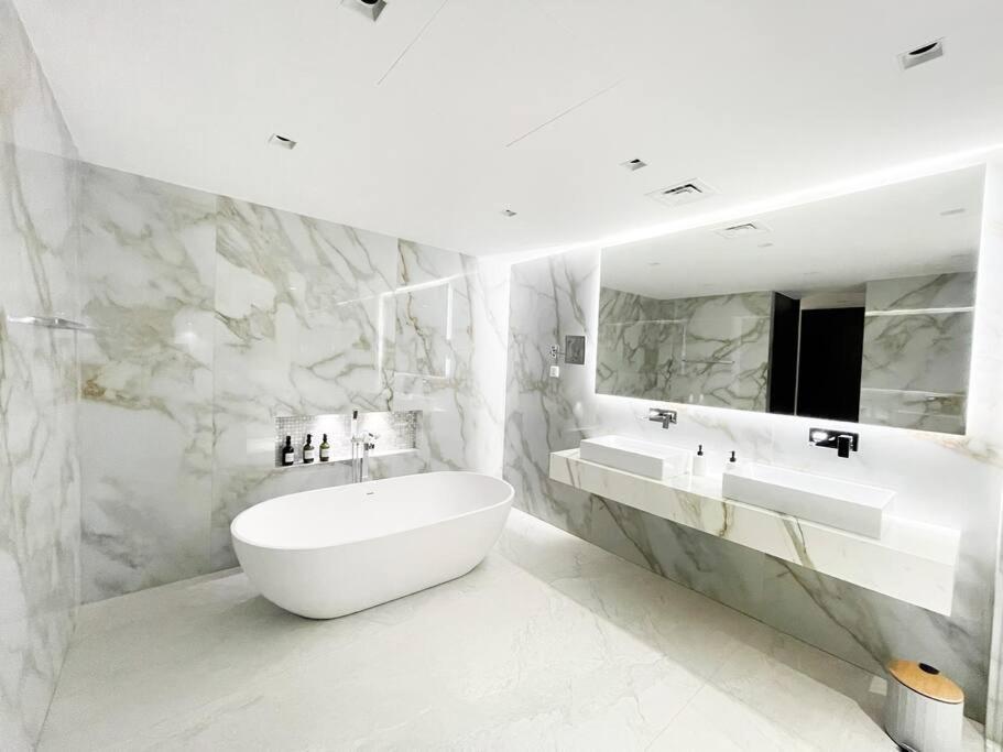 Palm Jumeirah Paradise- Luxury,unveiled Apartament Dubai