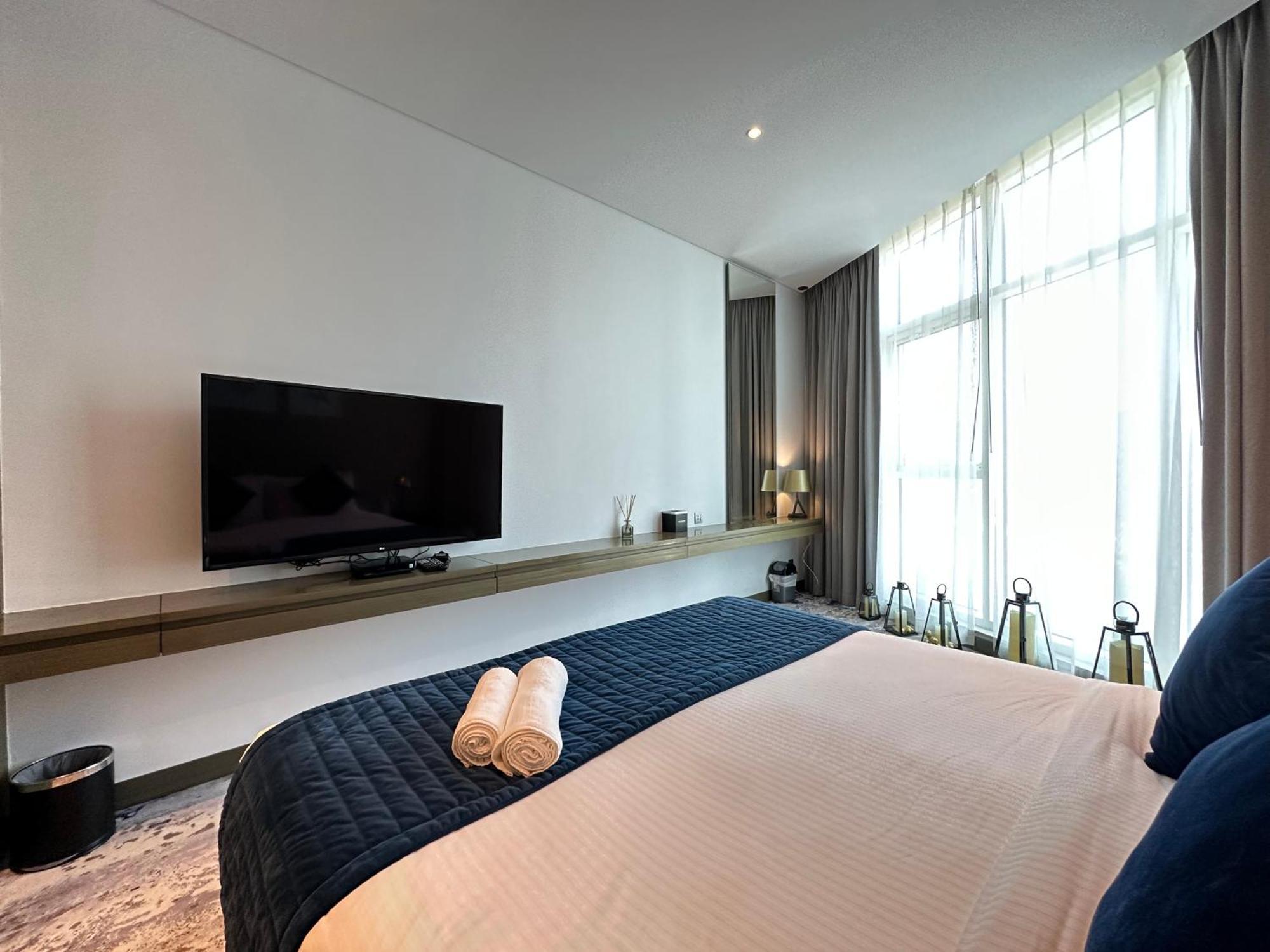 Business Bay Modern With A Canal View At Damac Maison Prive 1616 Apartamento Dubái