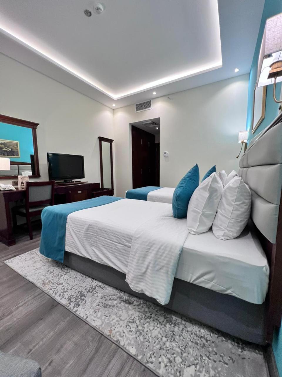 Howard Johnson Bur Hotel 3*