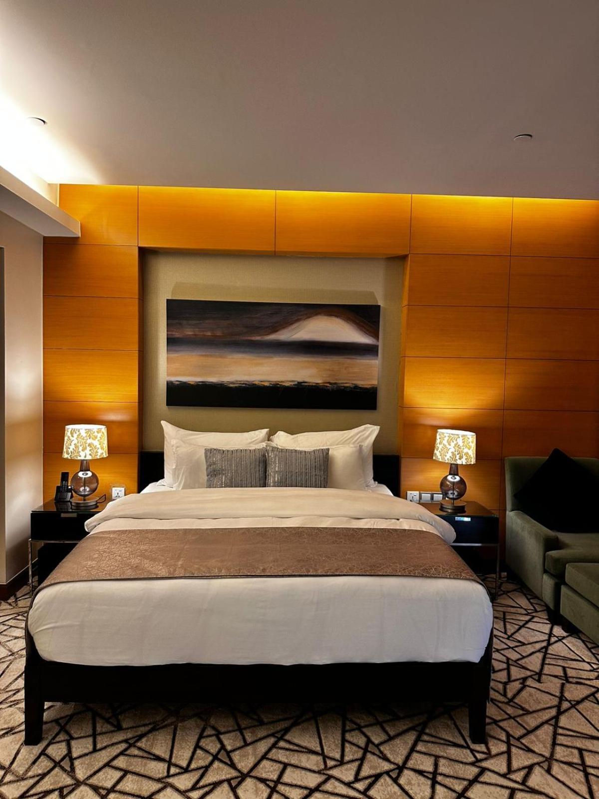 Mall Fashion Avenue Burj Khalifa View Residence- Formerly Address Mall *