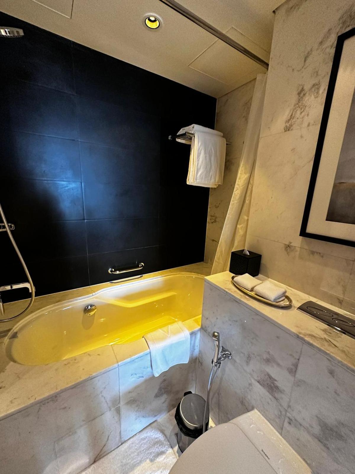 Mall Fashion Avenue Burj Khalifa View Residence- Formerly Address Mall Appartement