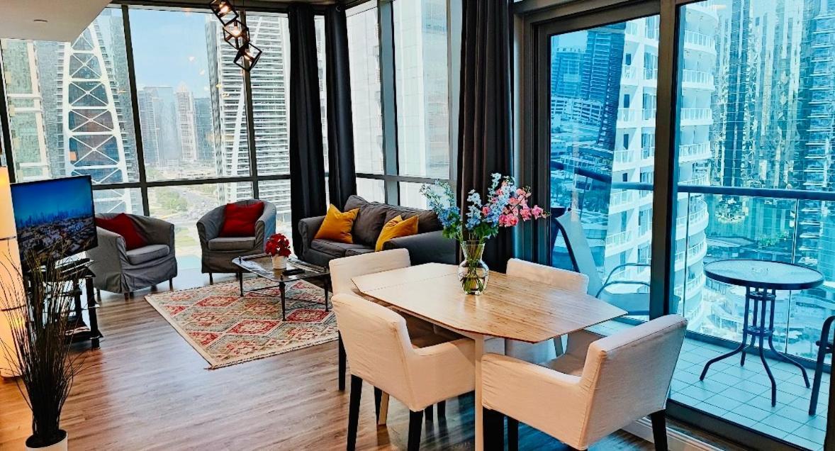 La Buena Vida Homes - Luxe 1bd, Boutique Full Lakeview 1m To Metro, & Almas Tower Apartment Dubai