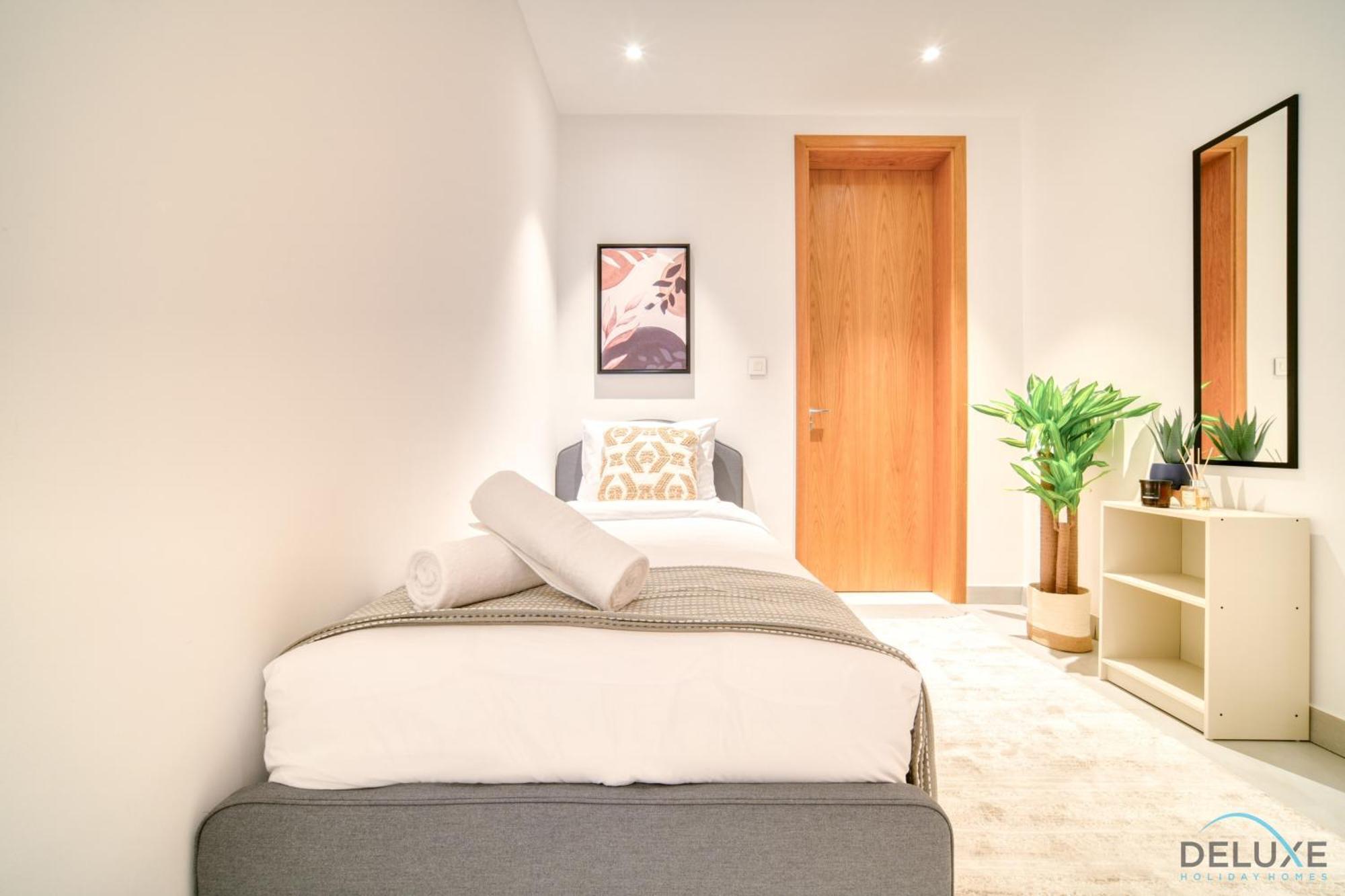 Picturesque 3br With Assistant At The One Jbr By Deluxe Homes Appartement