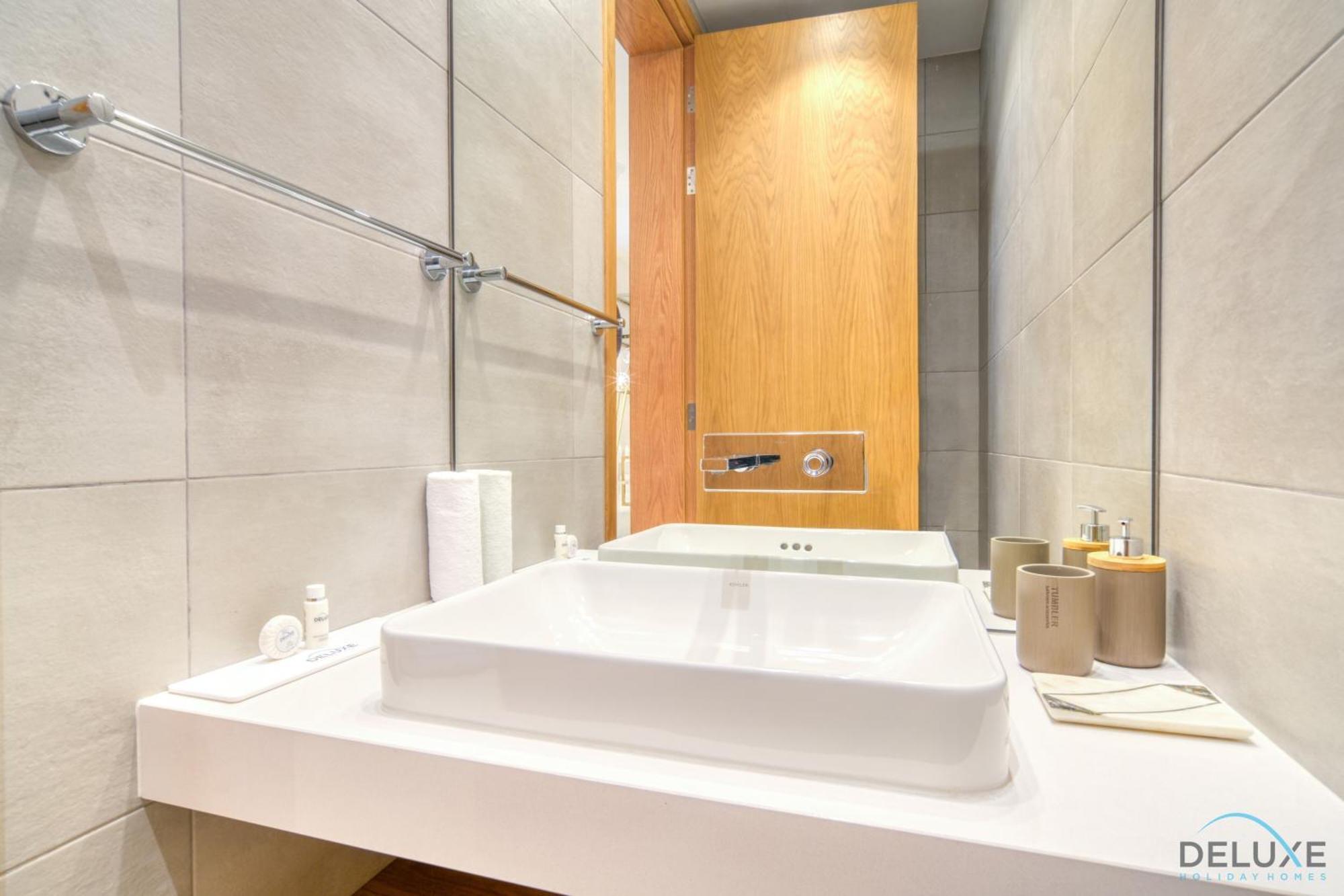 Picturesque 3br With Assistant At The One Jbr By Deluxe Homes Dubaï