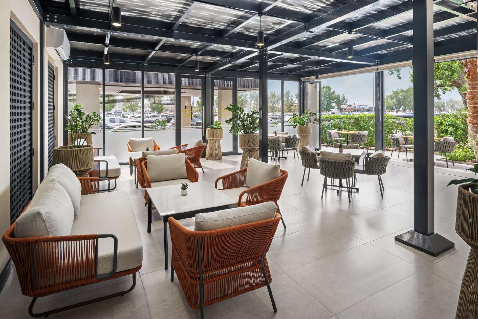 Radisson Blu Hotel, Deira Creek Hotel