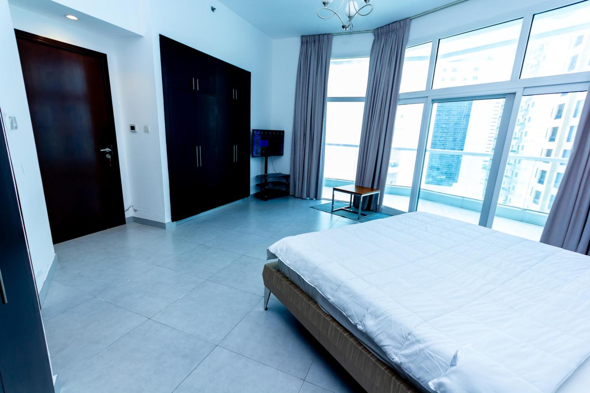 Wonderful ' For Girls Only ' In Tecom, Al Barsha Habitación en casa particular *
