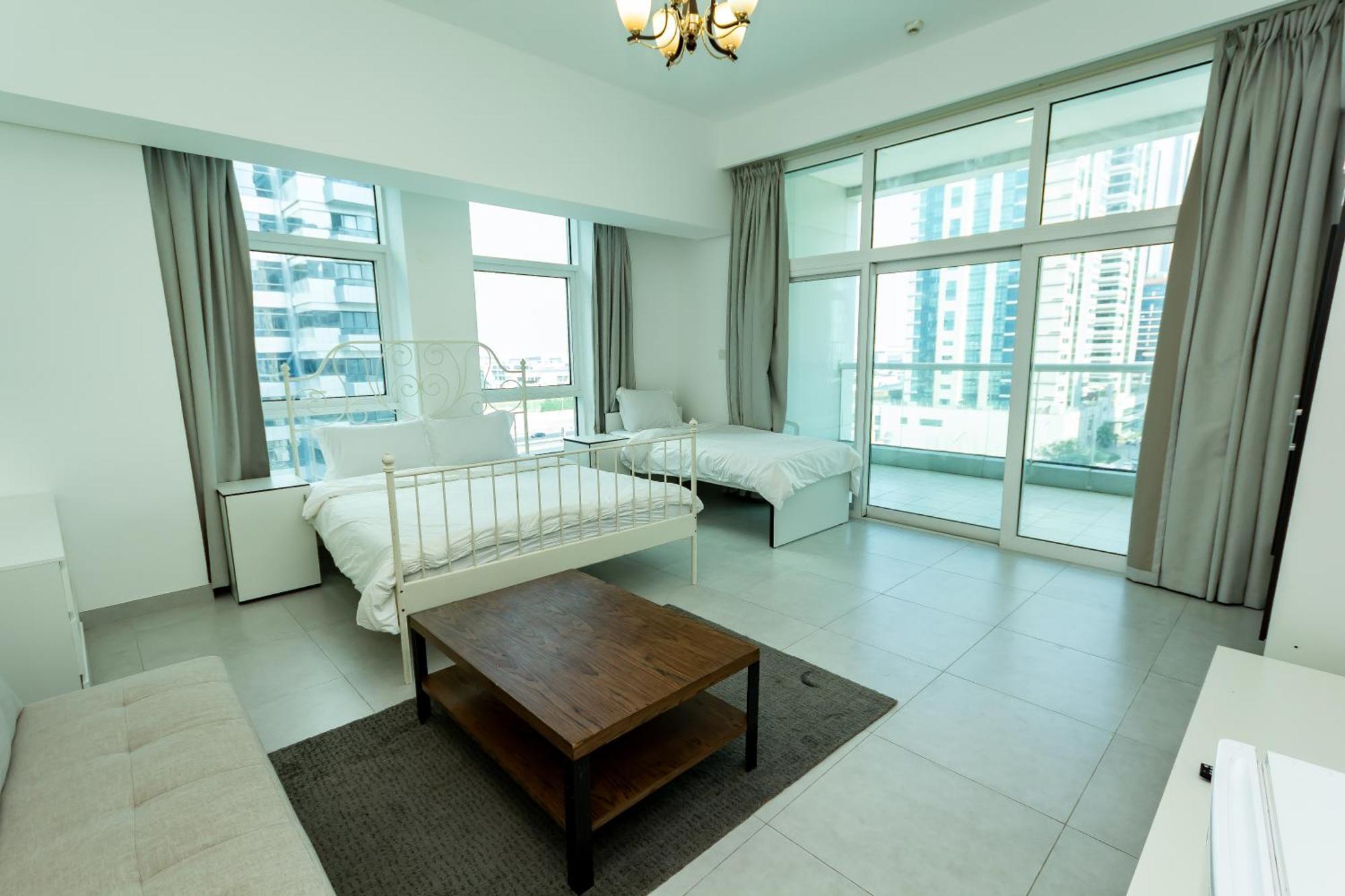 Wonderful ' For Girls Only ' In Tecom, Al Barsha Habitación en casa particular *
