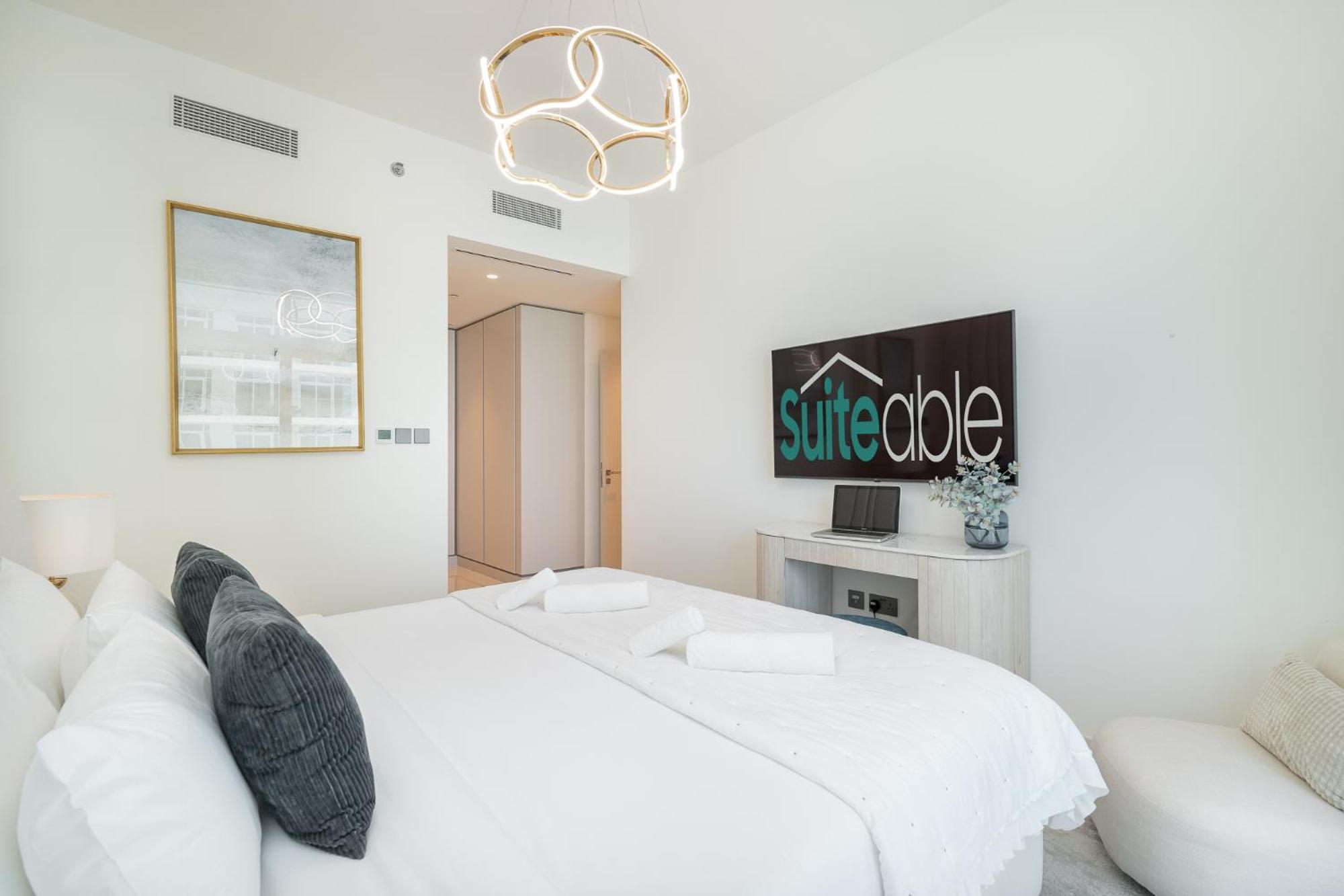 Elegant Seaside Living 3-bedroom Emaar Beachfront By Suiteable Appartement