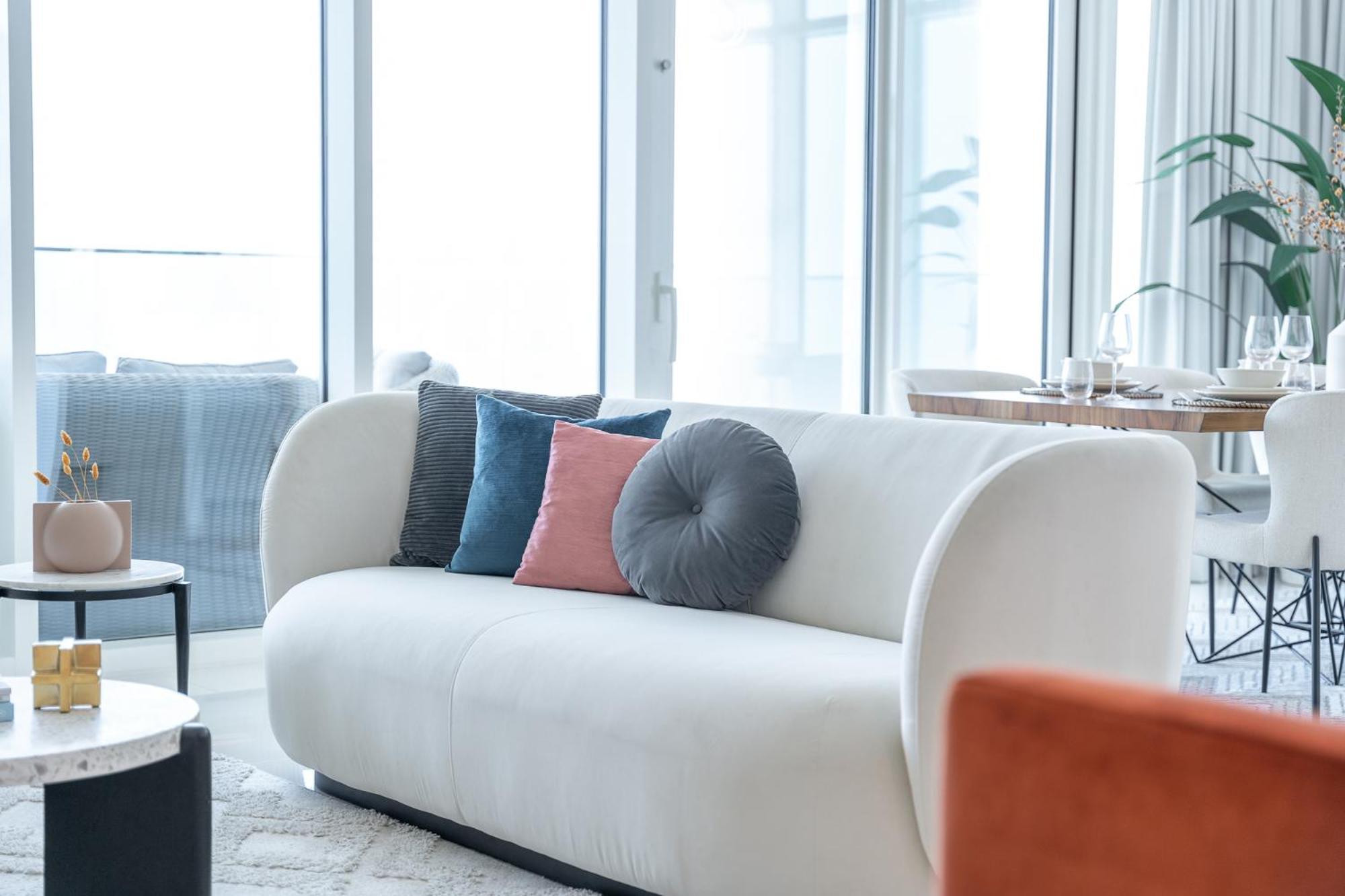 Elegant Seaside Living 3-bedroom Emaar Beachfront By Suiteable * Dubaï