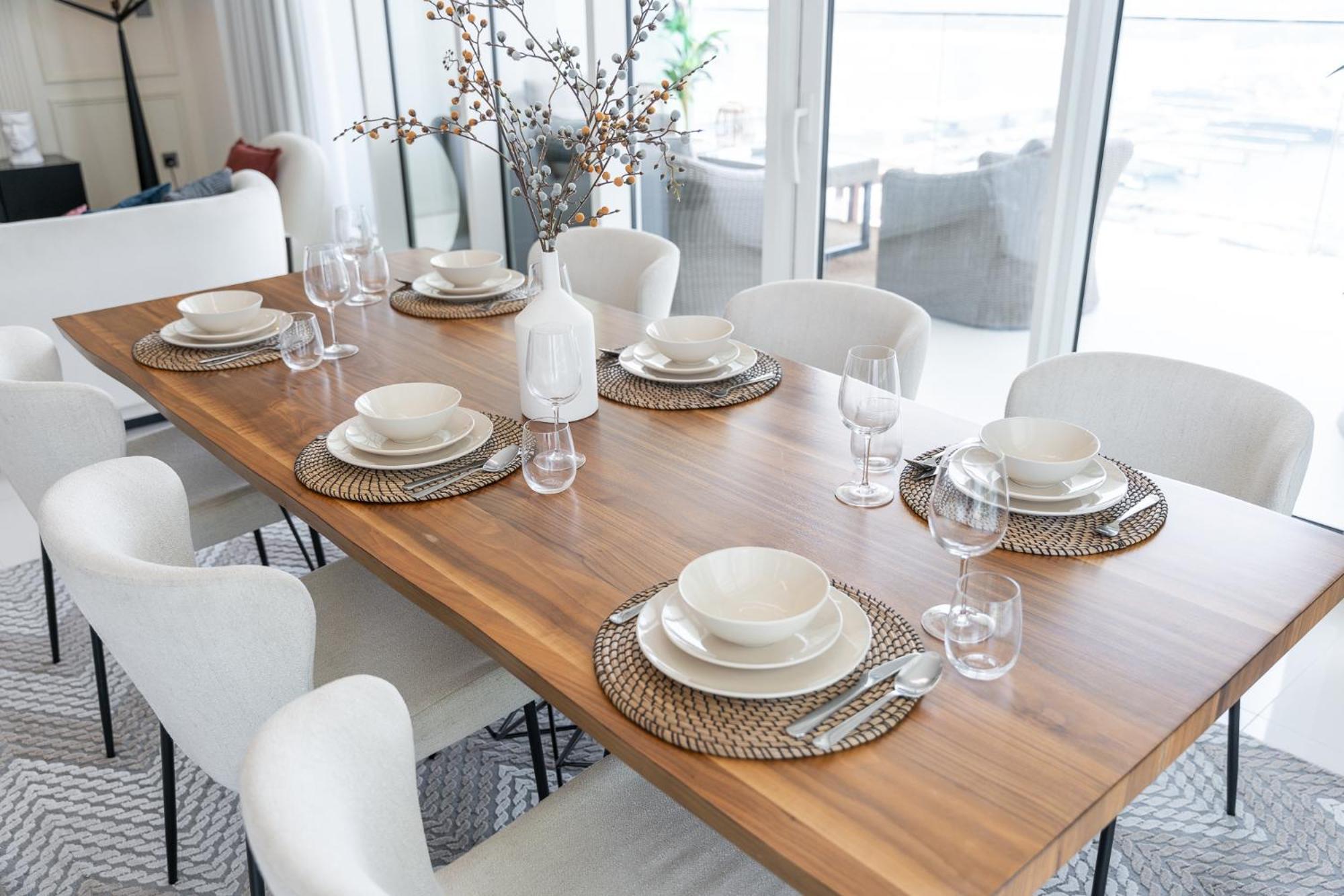 Elegant Seaside Living 3-bedroom Emaar Beachfront By Suiteable