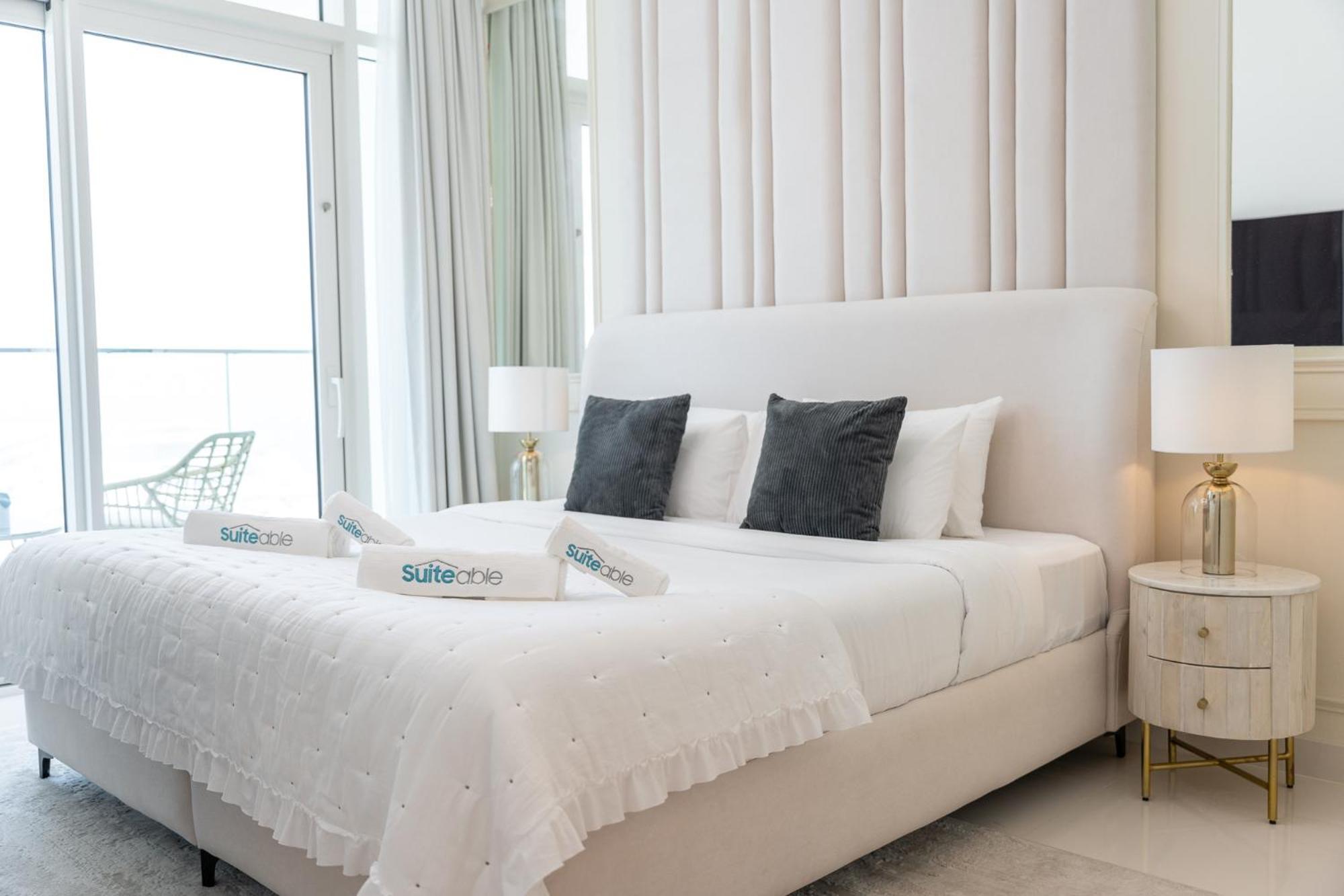 Elegant Seaside Living 3-bedroom Emaar Beachfront By Suiteable Appartement