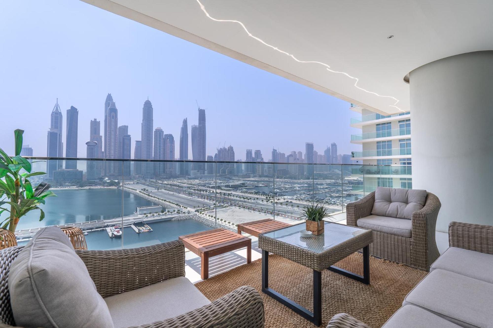 Elegant Seaside Living 3-bedroom Emaar Beachfront By Suiteable Appartement