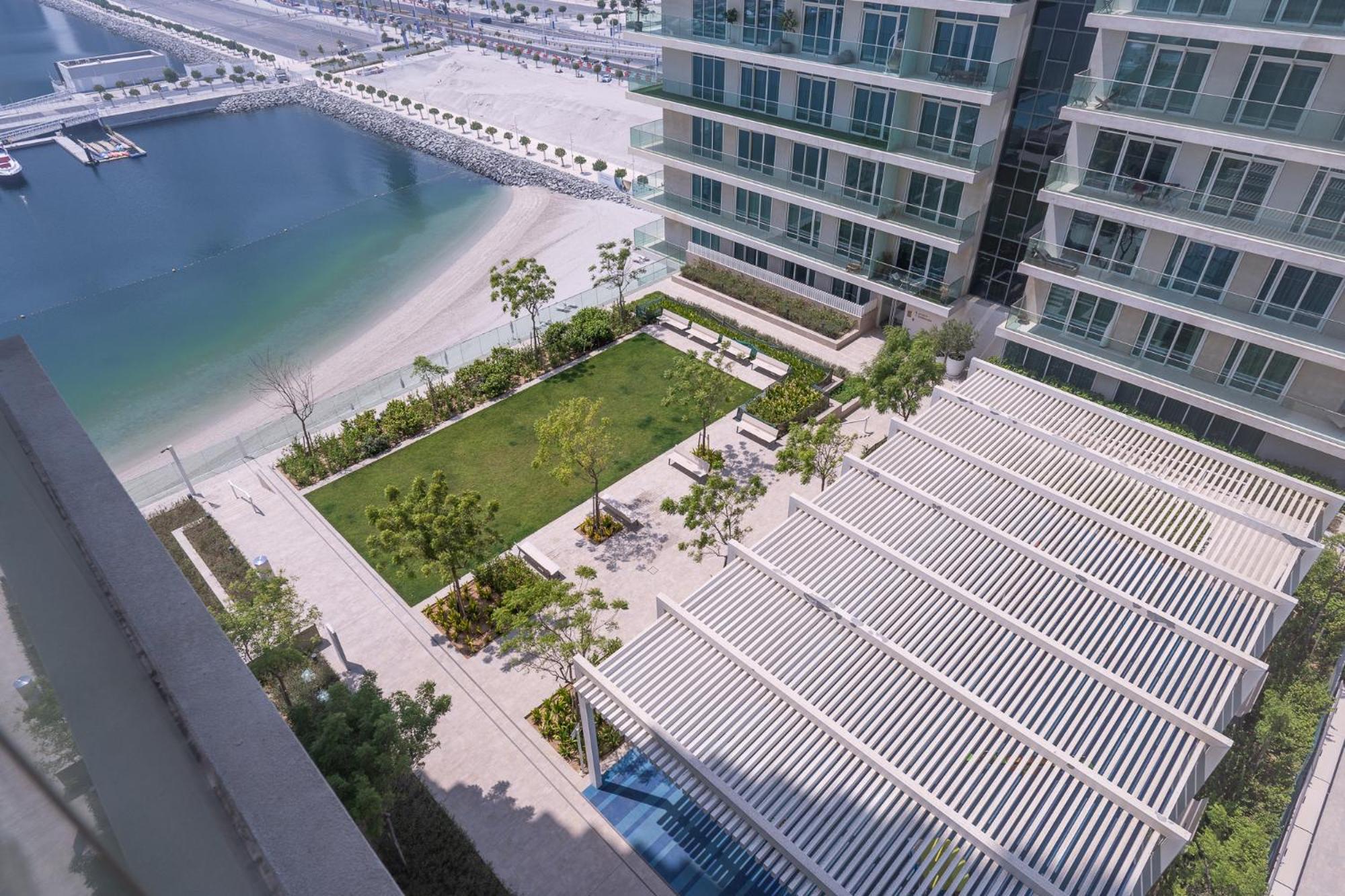 Appartement Elegant Seaside Living 3-bedroom Emaar Beachfront By Suiteable